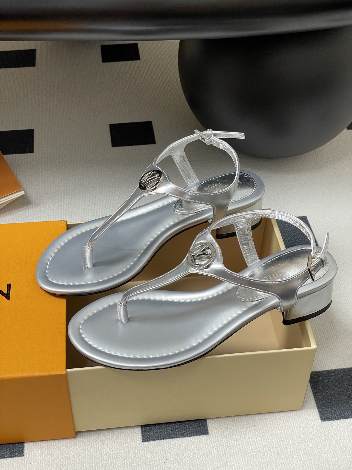 Louis Vuitton Vibe Silver Leather Thong Sandals with Block Heel 4 i1750281836563 7546 0 7