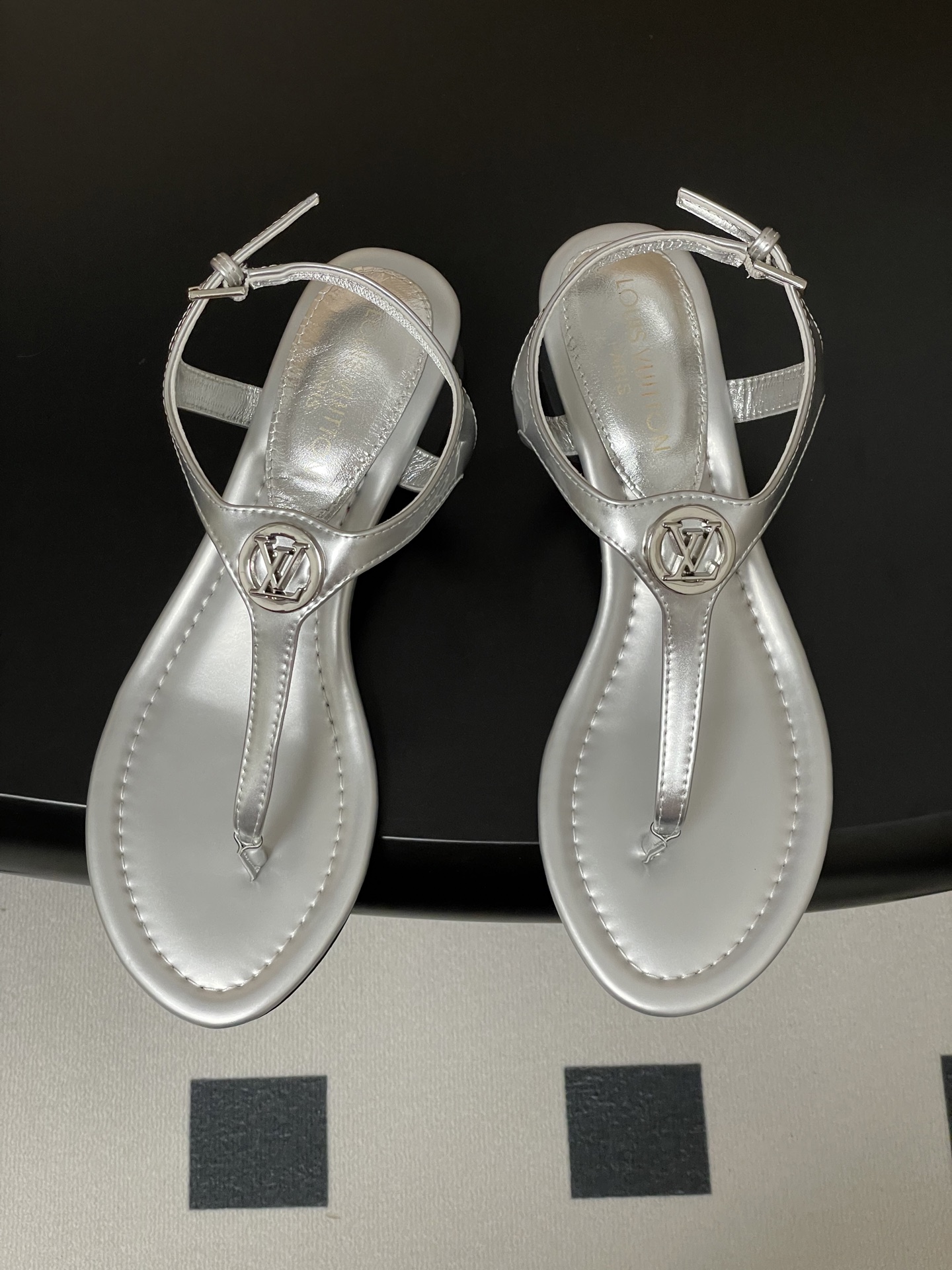 Louis Vuitton Vibe Silver Leather Thong Sandals with Block Heel 2 i1750281836963 6925 0 2