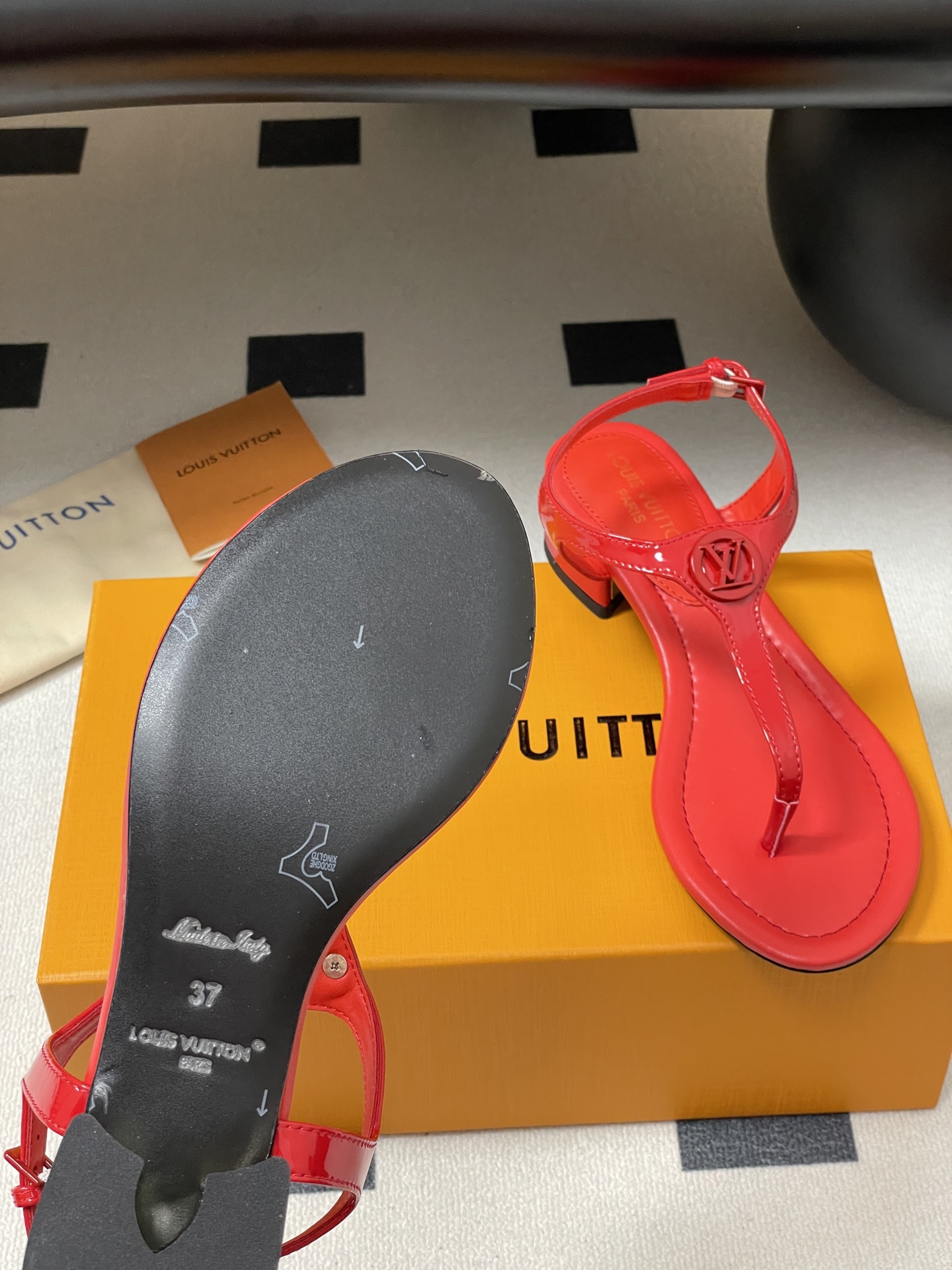 Louis Vuitton Vibe Red Leather Thong Sandals with Iconic Logo Buckle 9 i1750281933365 7470 0 4