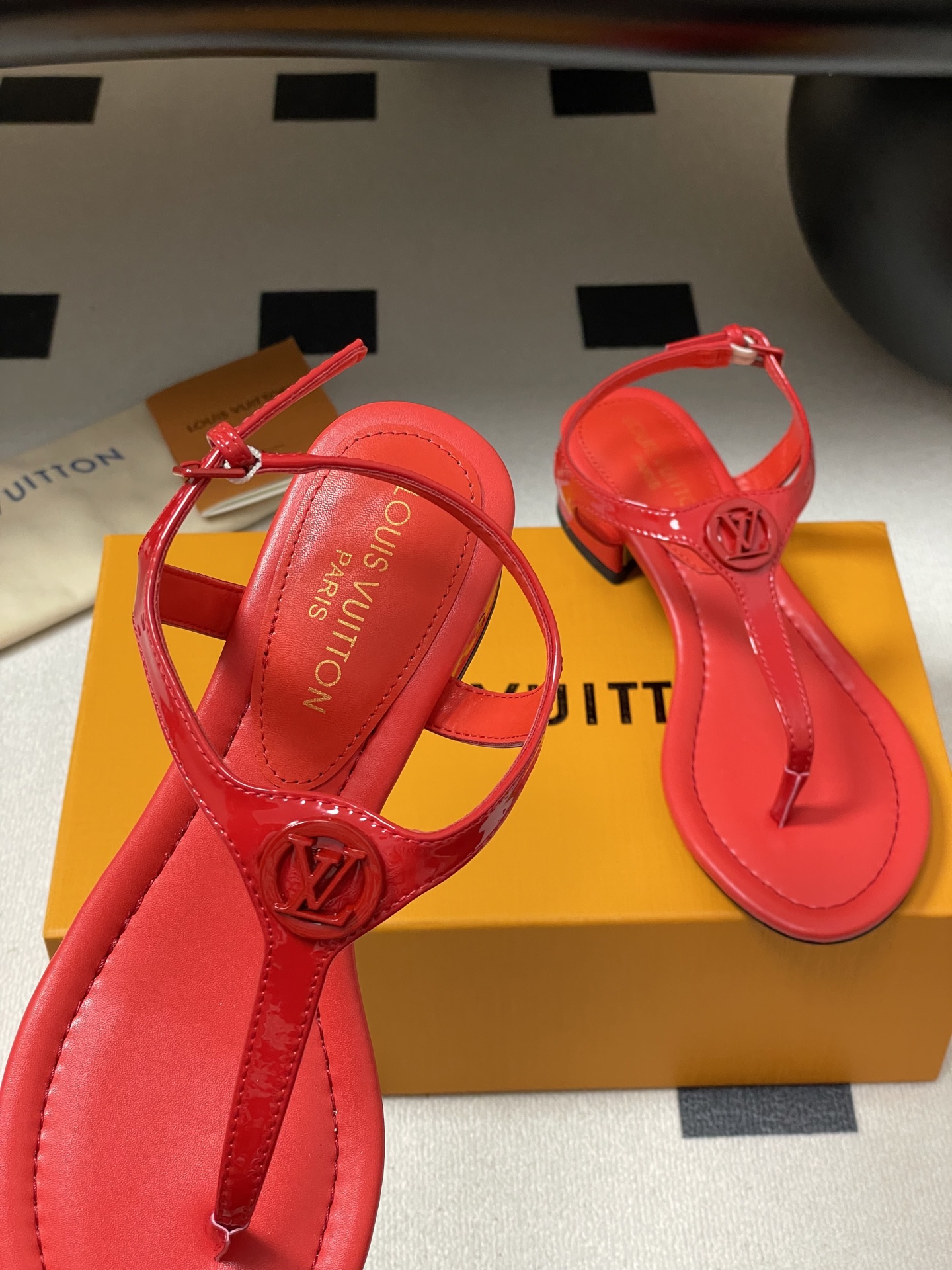 Louis Vuitton Vibe Red Leather Thong Sandals with Iconic Logo Buckle 8 i1750281933399 5723 0 3