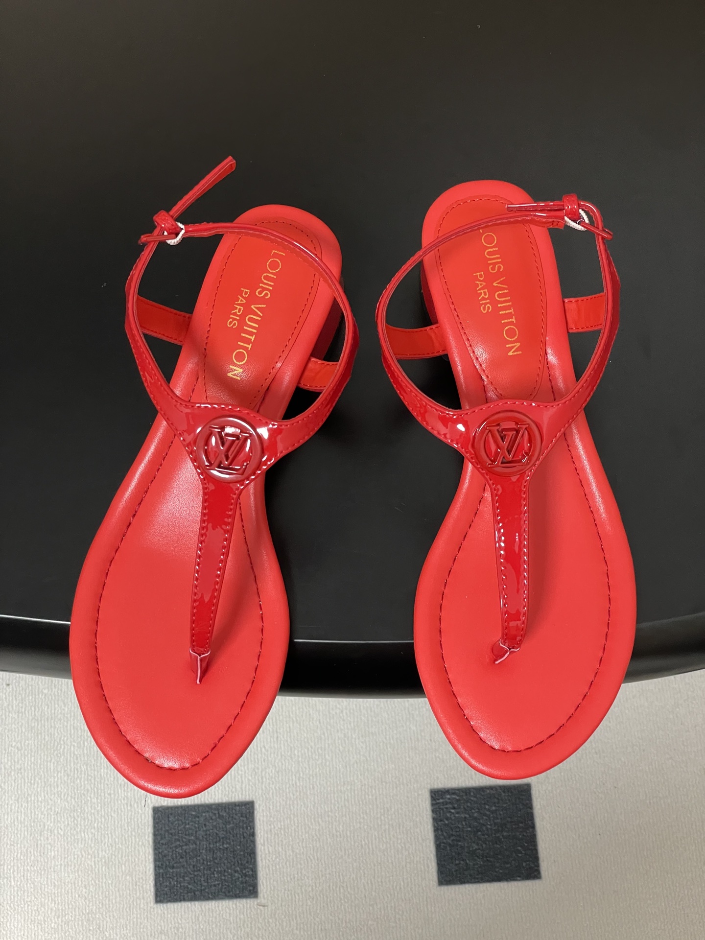 Louis Vuitton Vibe Red Leather Thong Sandals with Iconic Logo Buckle 3 i1750281954763 9295 0 6