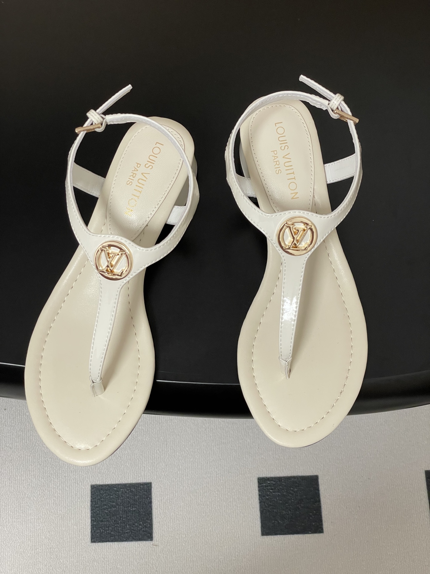 Louis Vuitton Vibe Thong Sandals Leather Block Heel Summer Shoes for Women 3 i1750282042306 4687 0 6