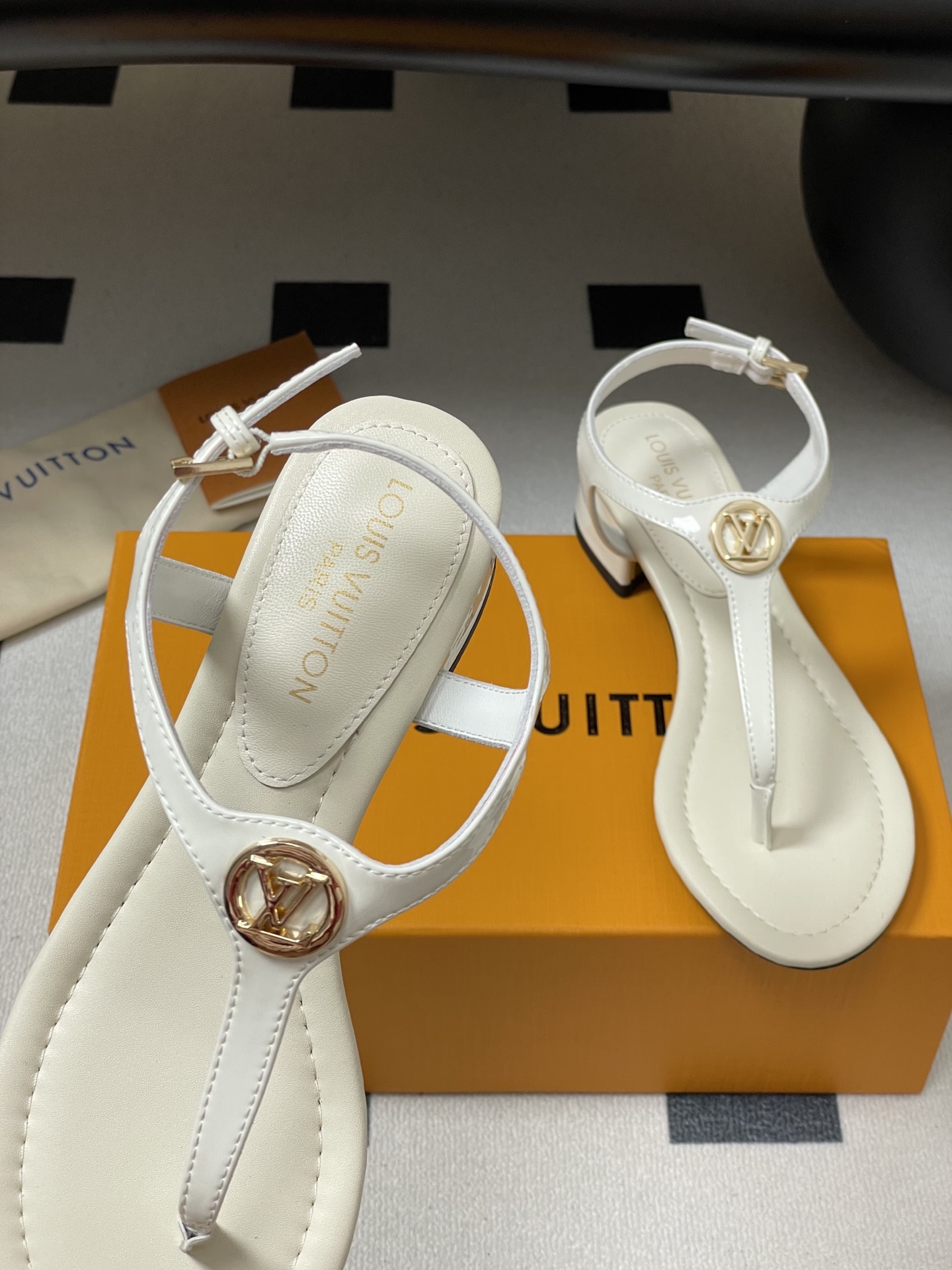 Louis Vuitton Vibe Thong Sandals Leather Block Heel Summer Shoes for Women 8 i1750282042683 7224 0 1