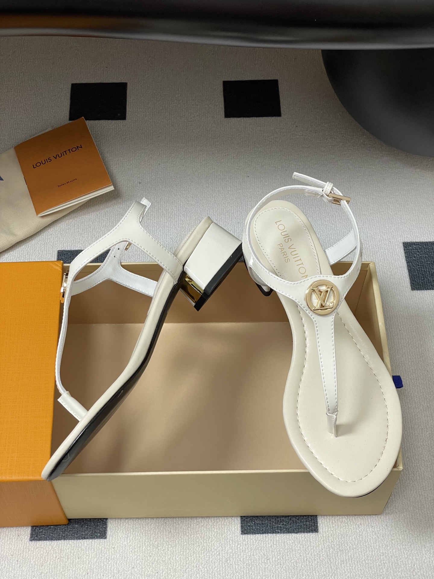 Louis Vuitton Vibe Thong Sandals Leather Block Heel Summer Shoes for Women 7 i1750282045753 776 0 5