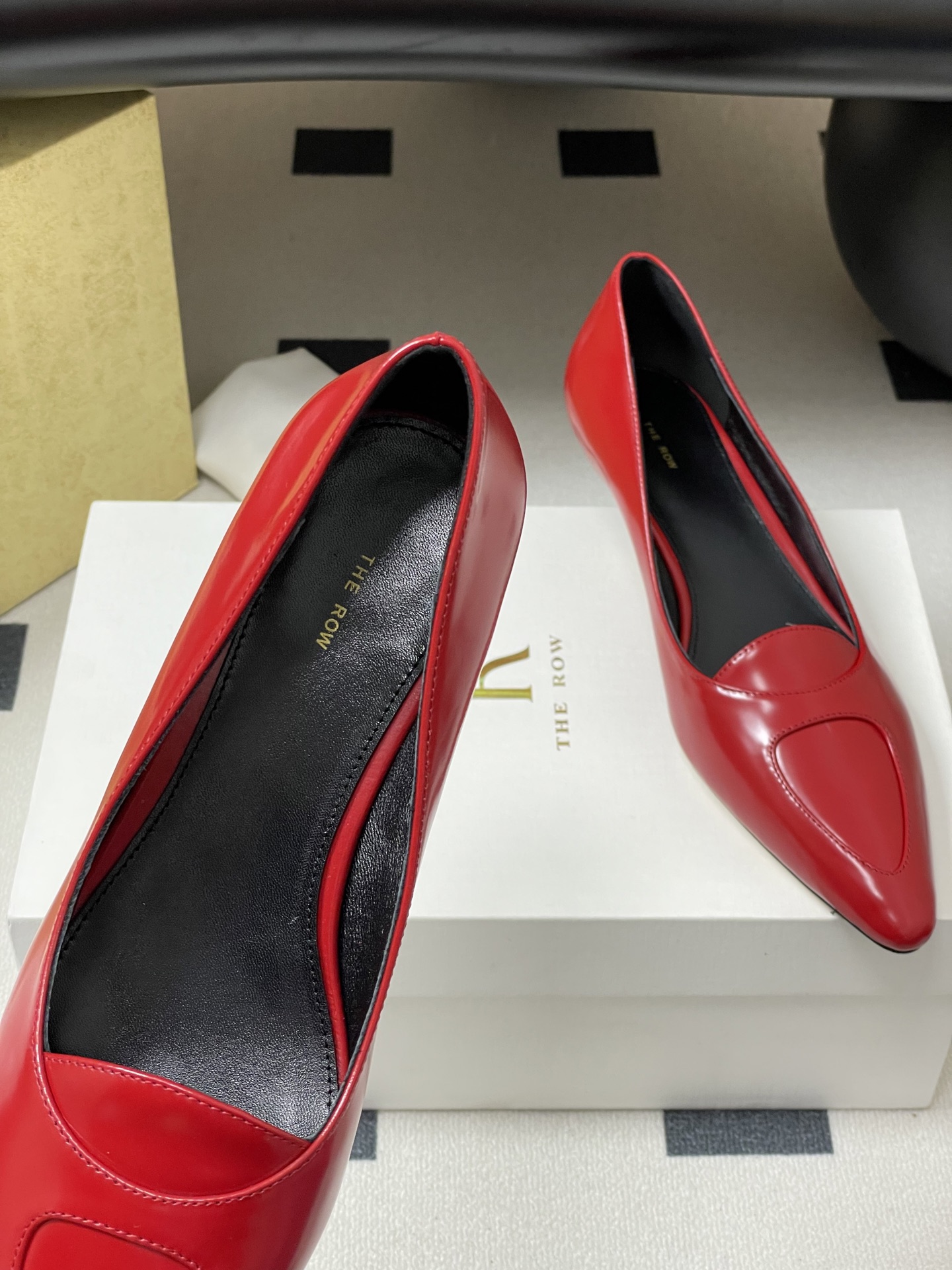 “Summer Purple Pants Cat Shoes: Stylish, Comfortable, and Versatile with Italian Platinum Soles” - 图片 7