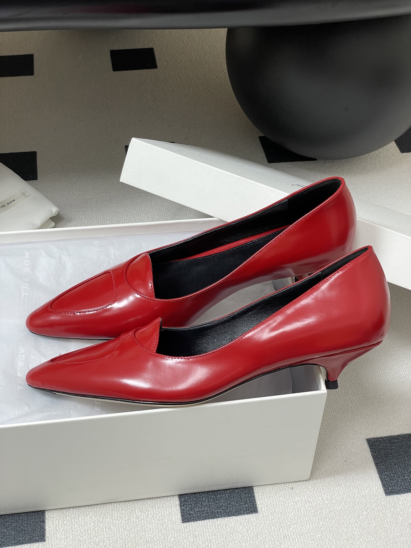 “Summer Purple Pants Cat Shoes: Stylish, Comfortable, and Versatile with Italian Platinum Soles” - 图片 4