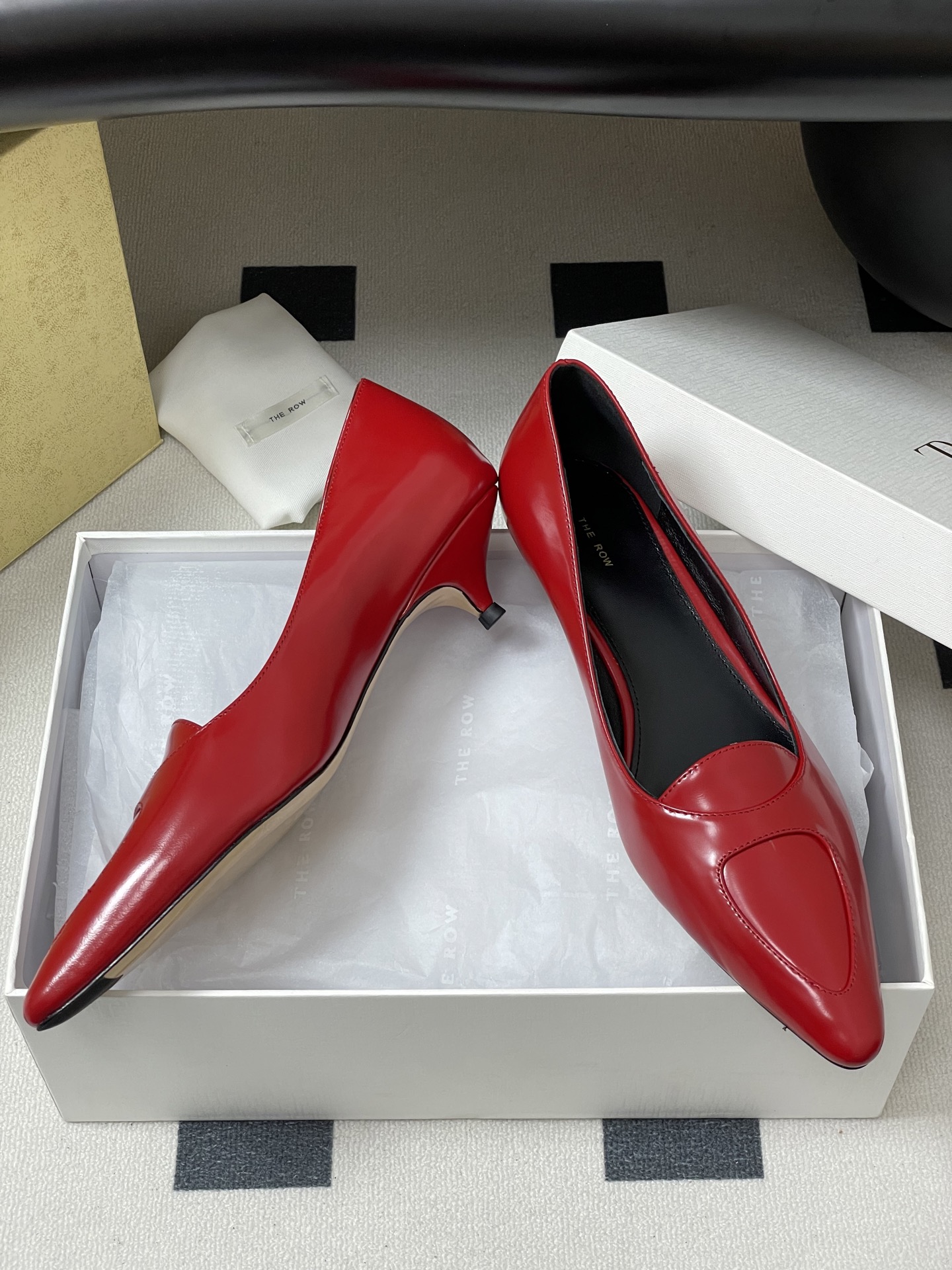 “Summer Purple Pants Cat Shoes: Stylish, Comfortable, and Versatile with Italian Platinum Soles” - 图片 6