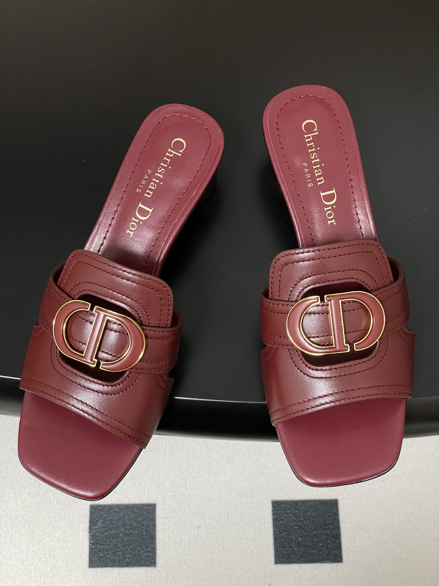 Dior 2025s最新配色Dior迪奥 Montaigne 凉拖鞋CD字母扣金属logo平底/中跟镂空拖鞋