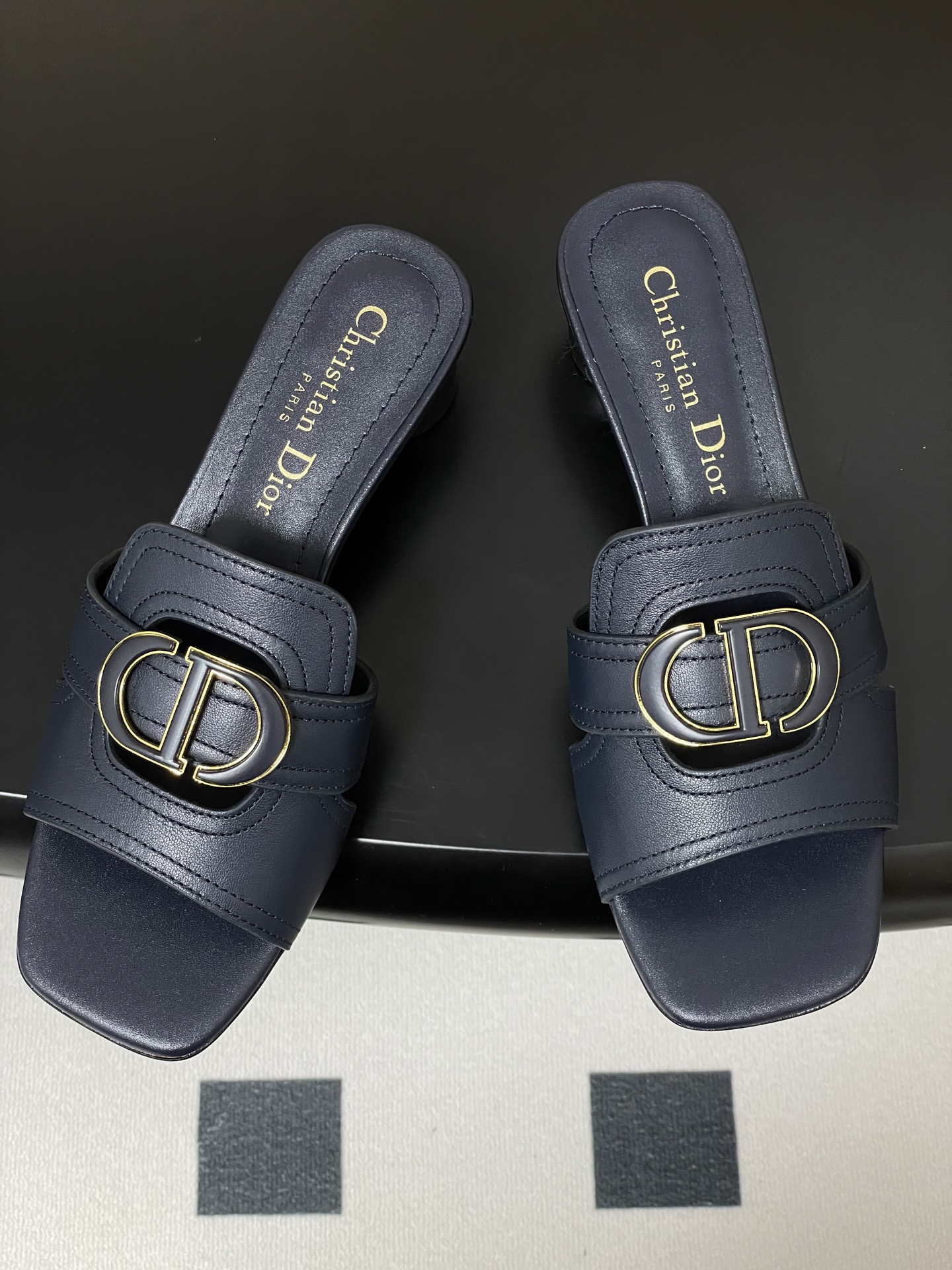 Dior 2025s最新配色Dior迪奥 Montaigne 凉拖鞋CD字母扣金属logo平底/中跟镂空拖鞋