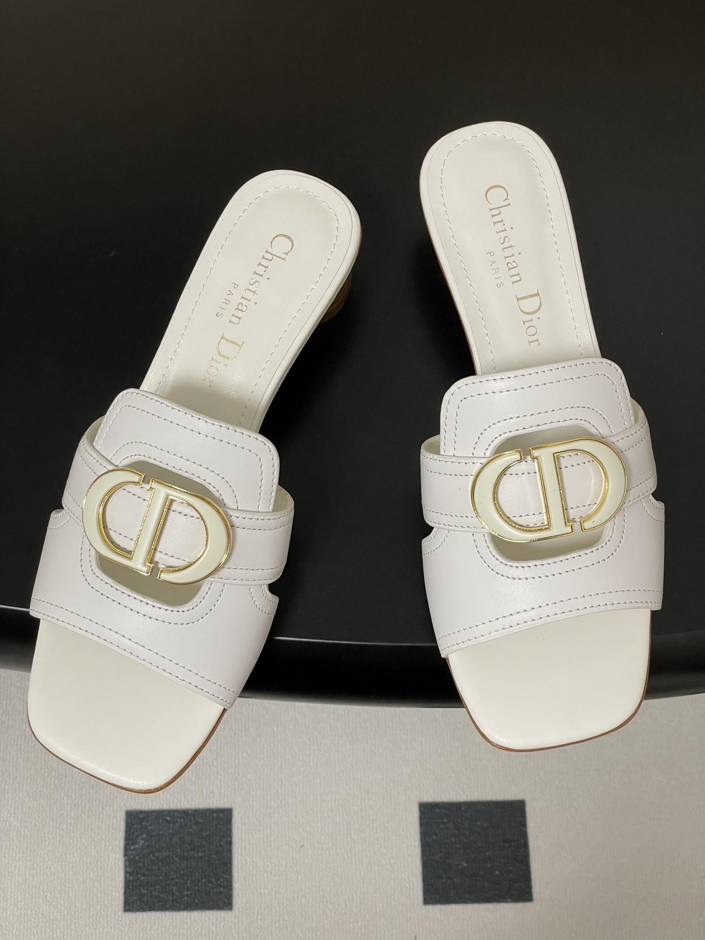 Dior 2025s最新配色Dior迪奥 Montaigne 凉拖鞋CD字母扣金属logo平底/中跟镂空拖鞋