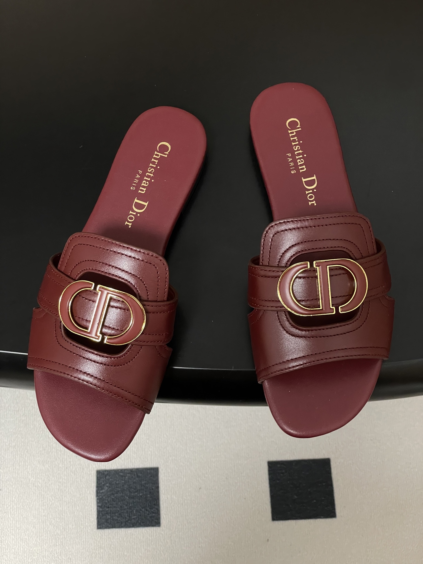 Dior 2025s最新配色Dior迪奥 Montaigne 凉拖鞋CD字母扣金属logo平底/中跟镂空拖鞋