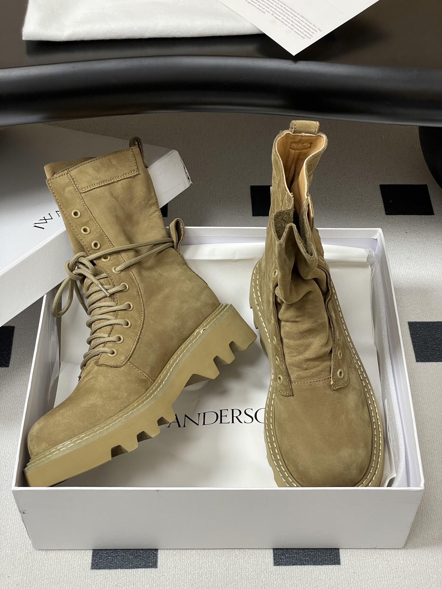 JW Anderson Fresh Autumn Shoes: Comfortable, Stylish, and Fashionable Classics - 图片 6