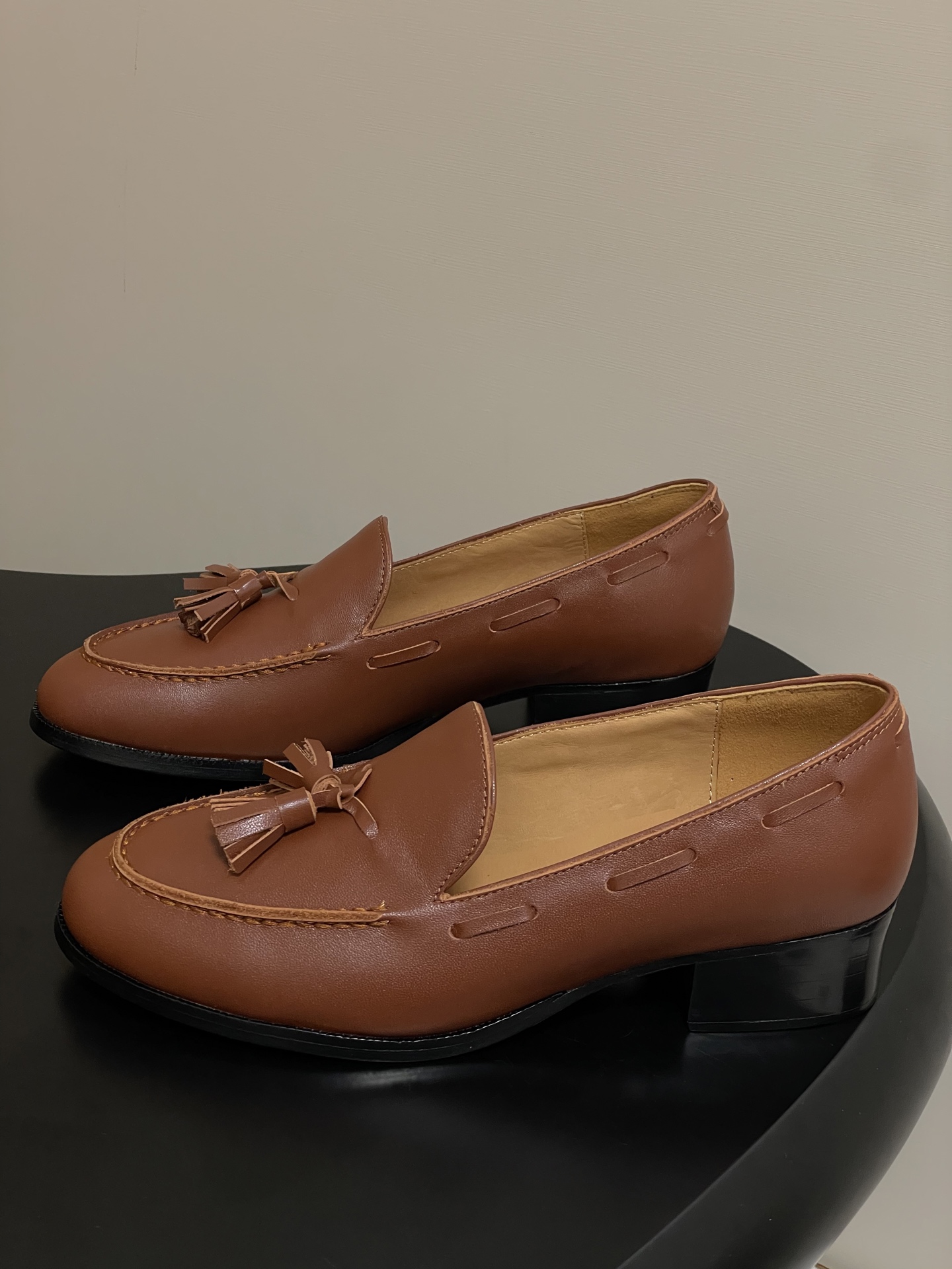 Loro Piana Serge Leather Shoes in Oxen Leather: Elegant Autumn Footwear in Conical Design - 图片 3