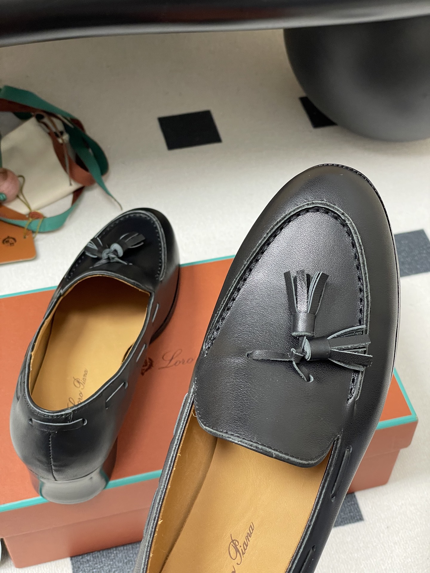 Sergei’s Oxen Skin Loaf Shoes by Loro Piana: Classic Design with Natural Radiance - 图片 9