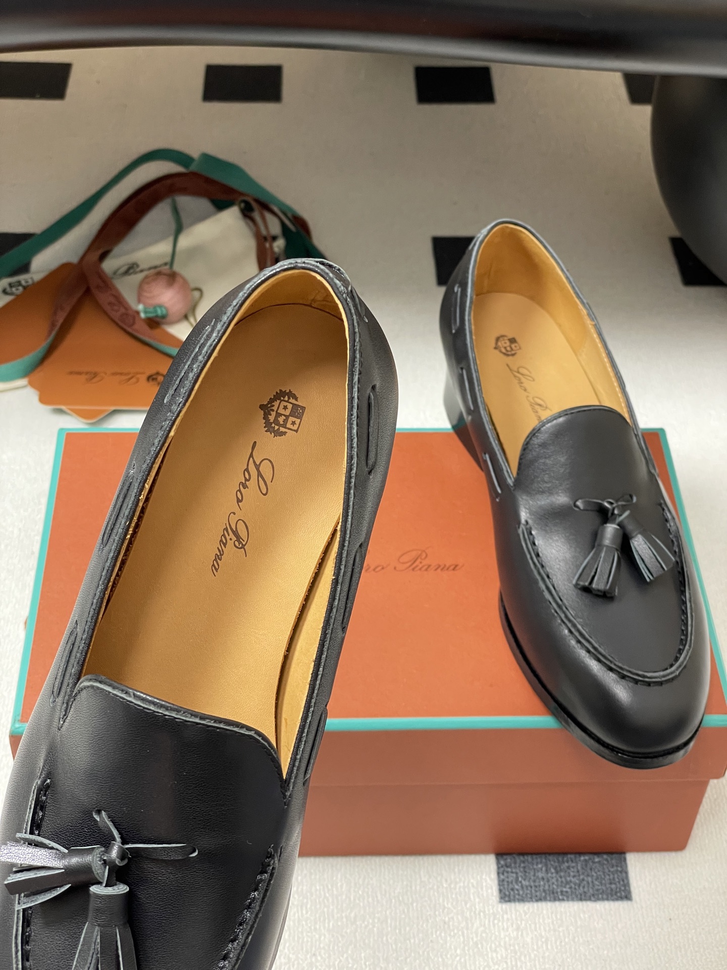 Sergei’s Oxen Skin Loaf Shoes by Loro Piana: Classic Design with Natural Radiance - 图片 5