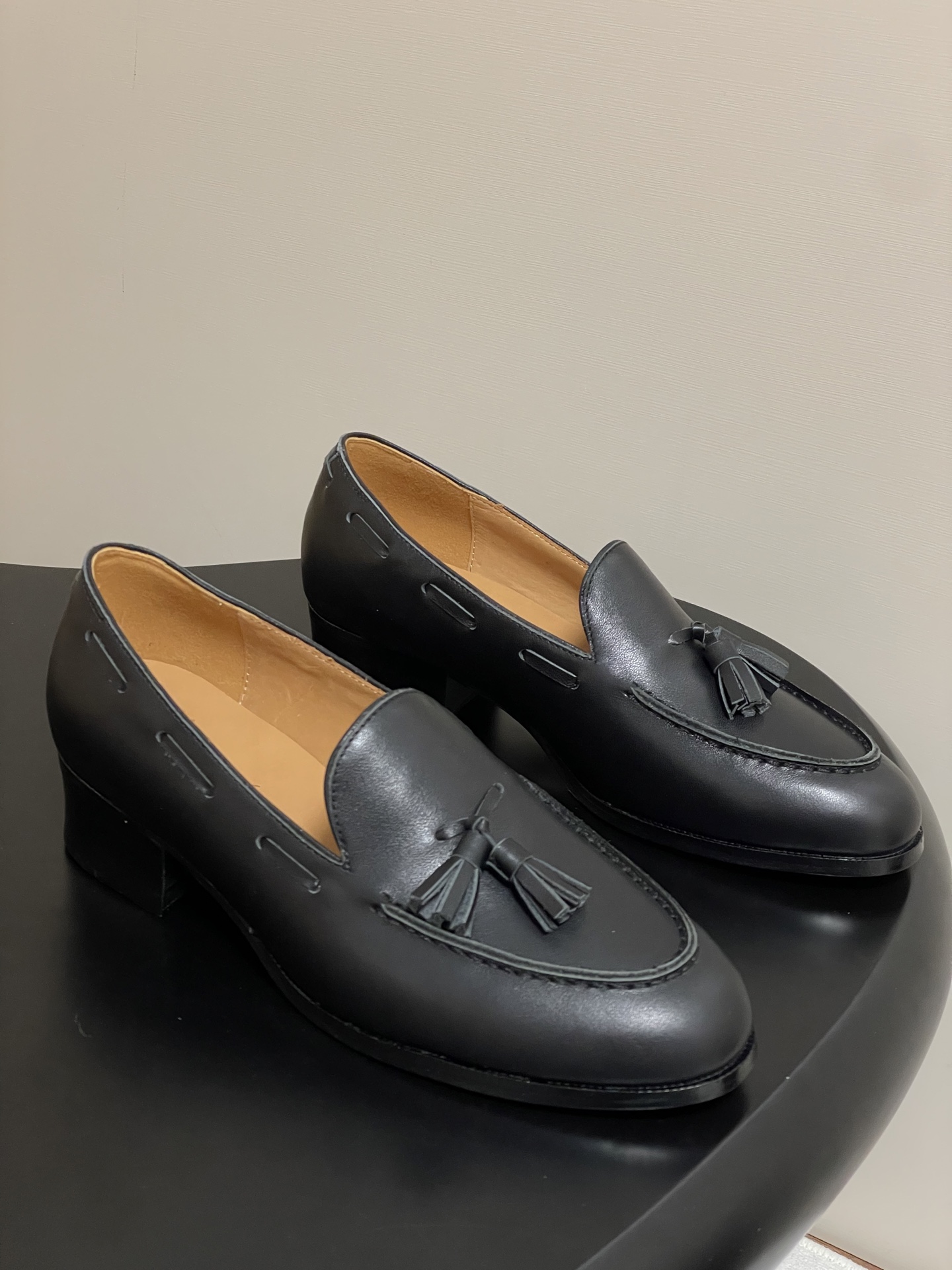 Sergei’s Oxen Skin Loaf Shoes by Loro Piana: Classic Design with Natural Radiance - 图片 1