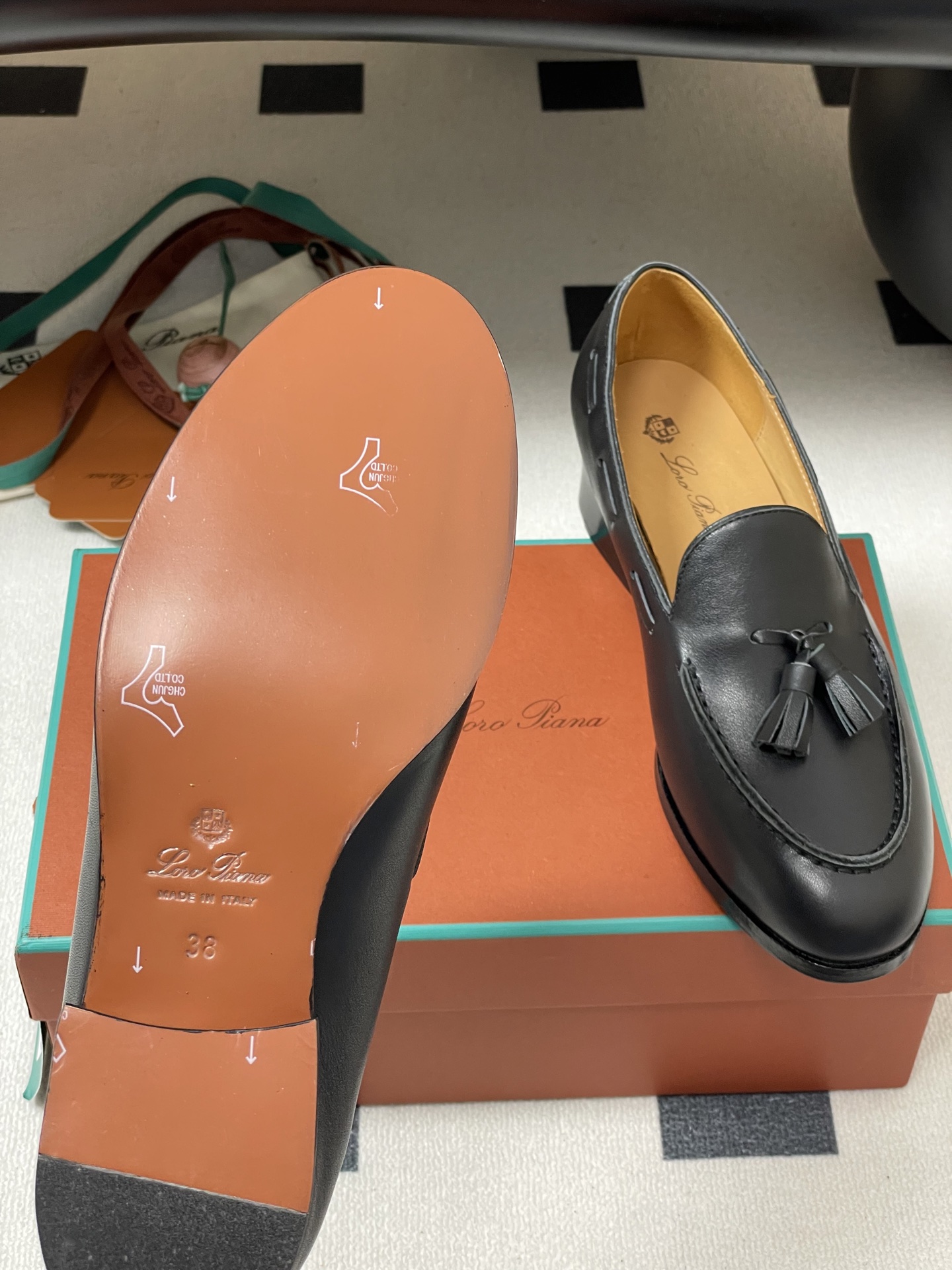 Sergei’s Oxen Skin Loaf Shoes by Loro Piana: Classic Design with Natural Radiance - 图片 8