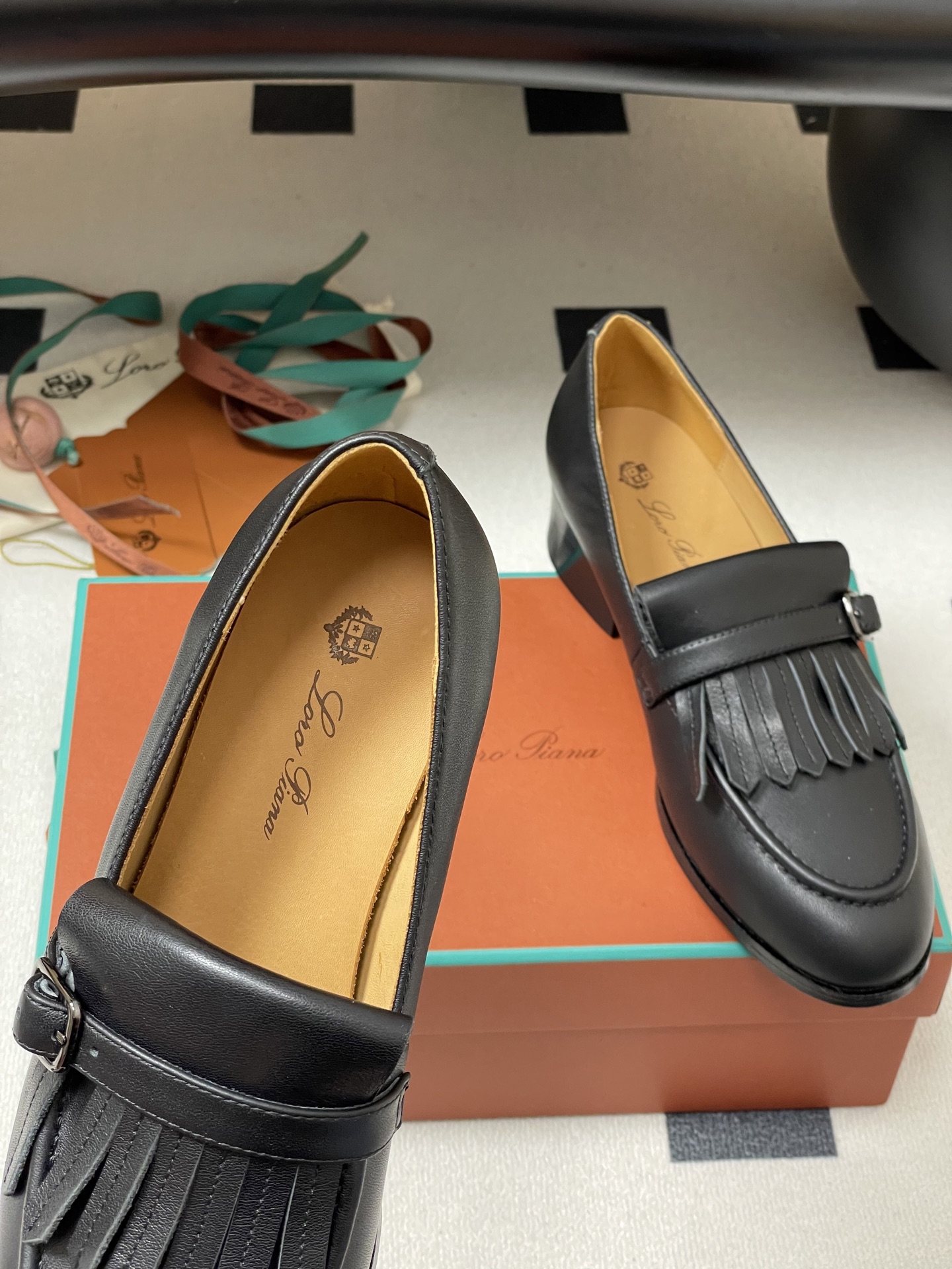 Loro Piana Serge Oxen Leather Shoes: Classic Design with Natural Radiance and Solid Structure. - 图片 5