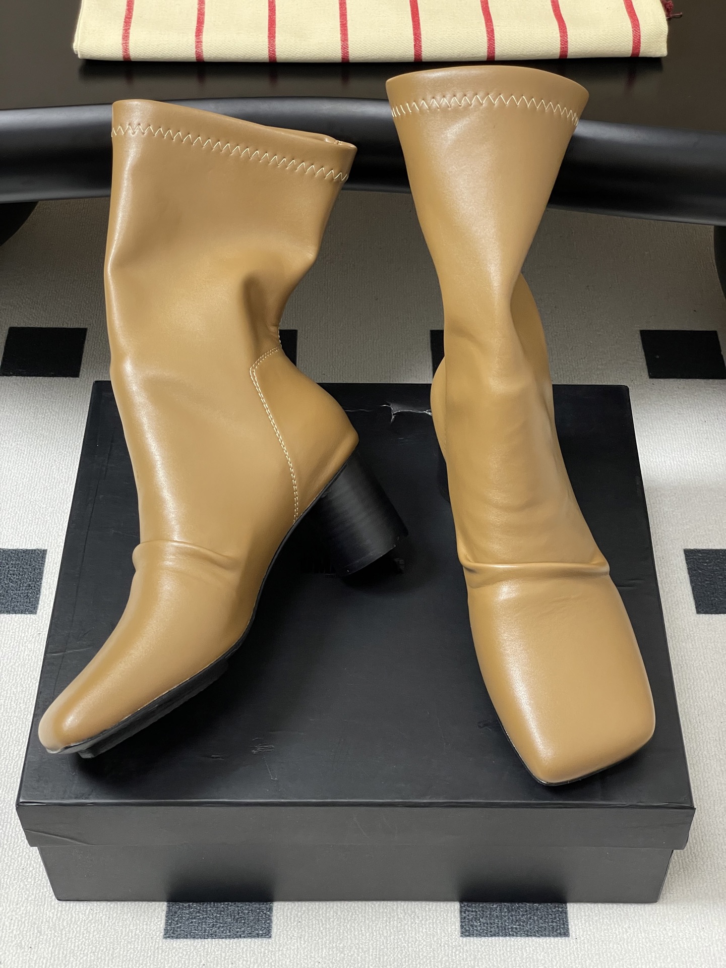 UMA WANG 25ss New Round Short Boots: Eastern Aesthetic Elegance and Neonomism - 图片 6