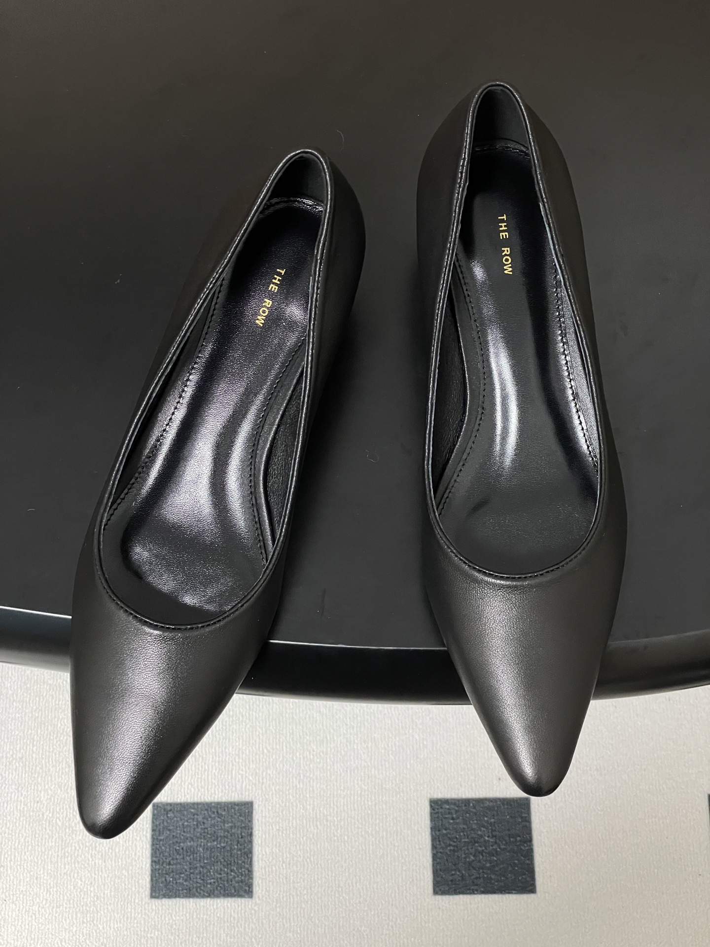 Cozy and Stylish Sheepskin and Silk Shoes Review: The Row 25 Earl, TR. - 图片 2