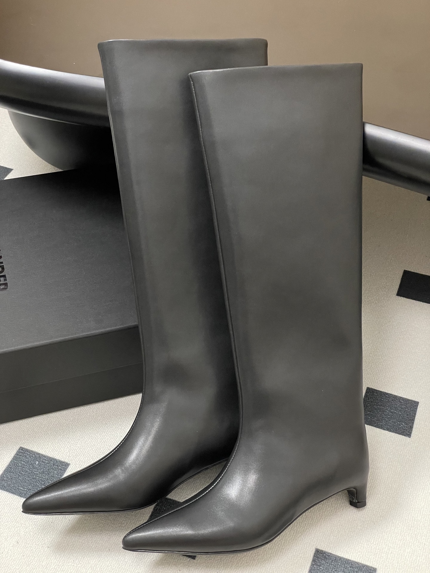 Stylish Short Sheepskin Boots by Jill Sander – New Autumn Collection - 图片 4