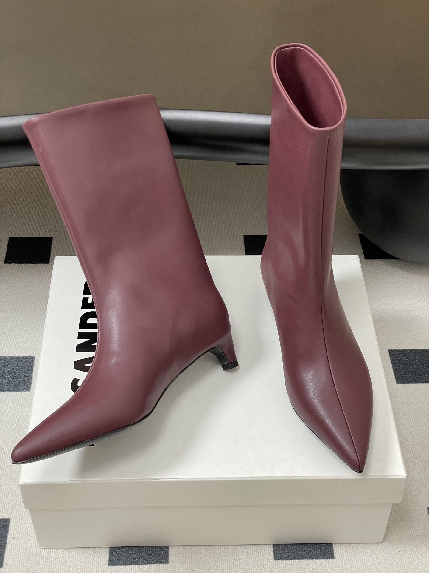 New Autumn/Winter Boots Collection: Stylish, Cozy, Vintage Leather Boots by Jill Sander. - 图片 6