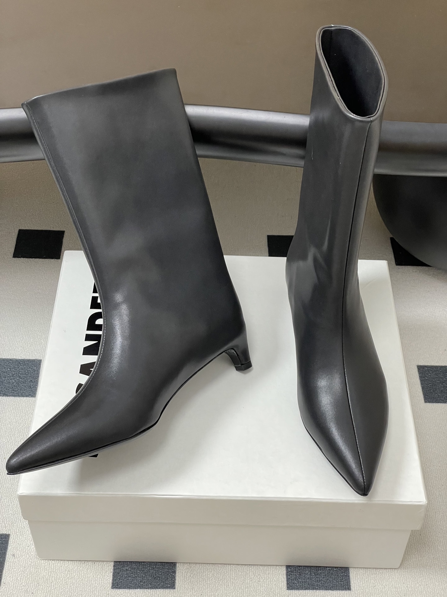 Stylish Sheepskin Boots by Jill Sander – Autumn/Winter Collection Summary - 图片 6