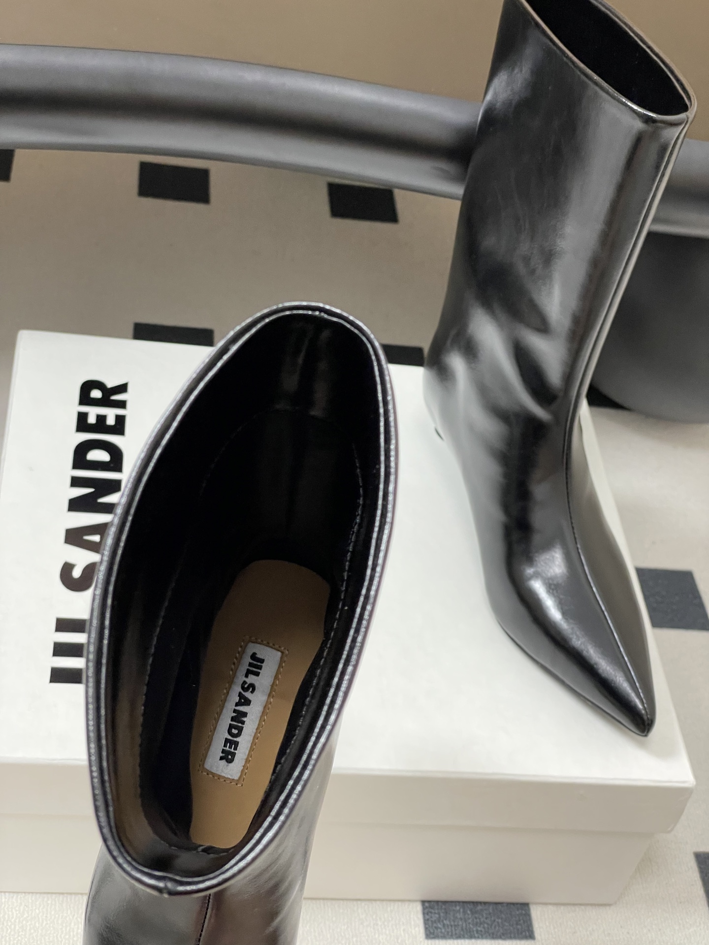 Jil Sander’s Chic Sheepskin Boots Collection for Autumn/Winter – Details and Features - 图片 7