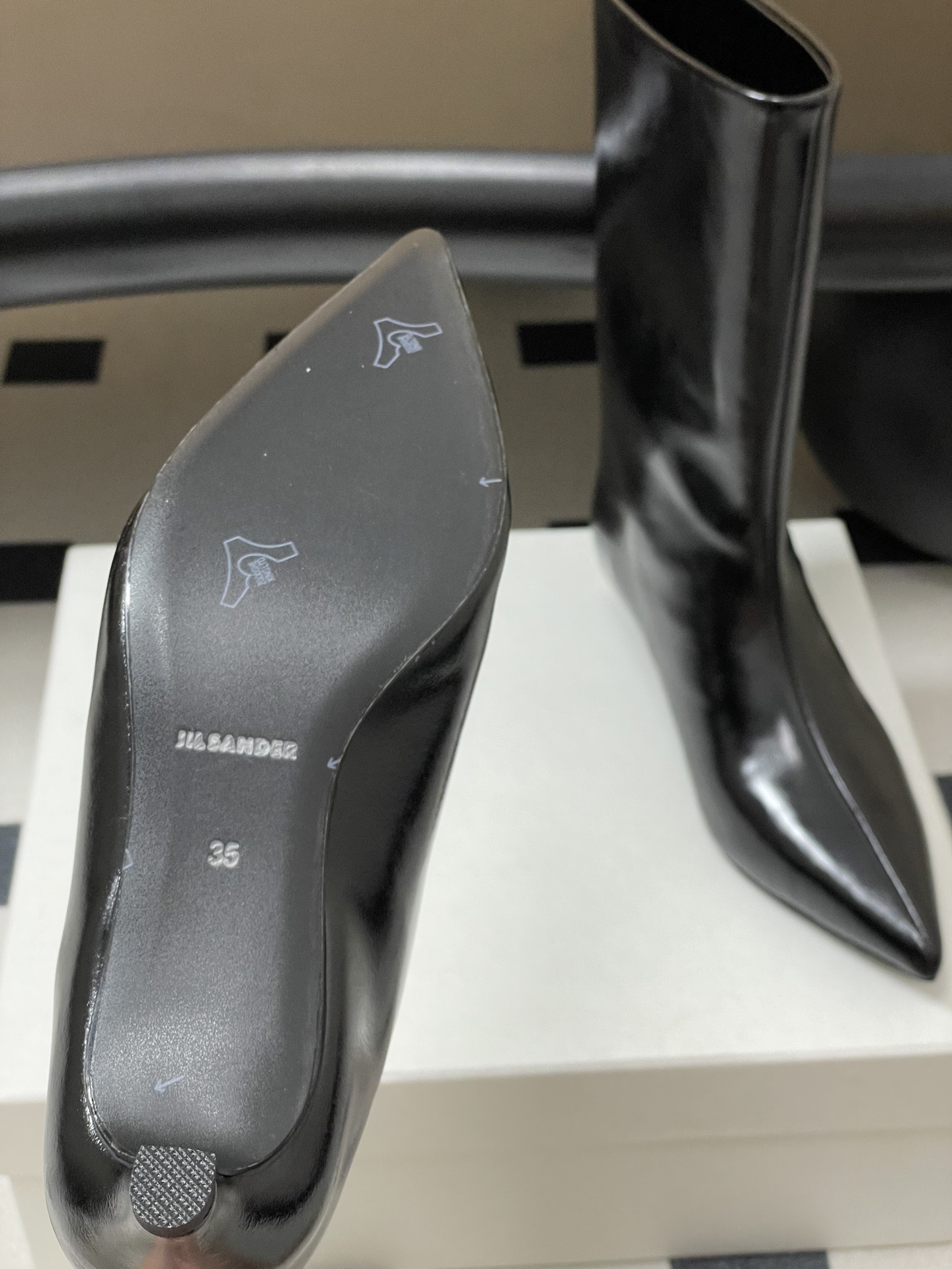 Jil Sander’s Chic Sheepskin Boots Collection for Autumn/Winter – Details and Features - 图片 8