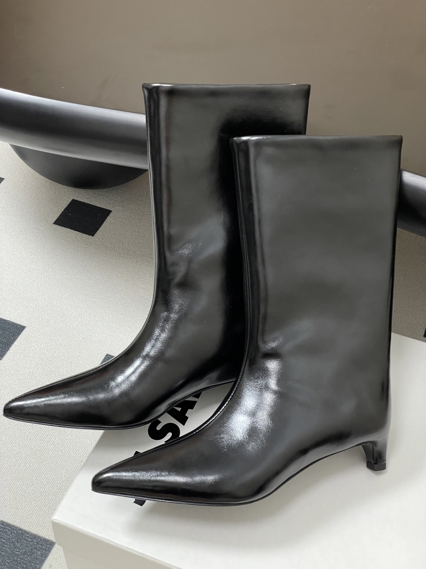 Jil Sander’s Chic Sheepskin Boots Collection for Autumn/Winter – Details and Features - 图片 4