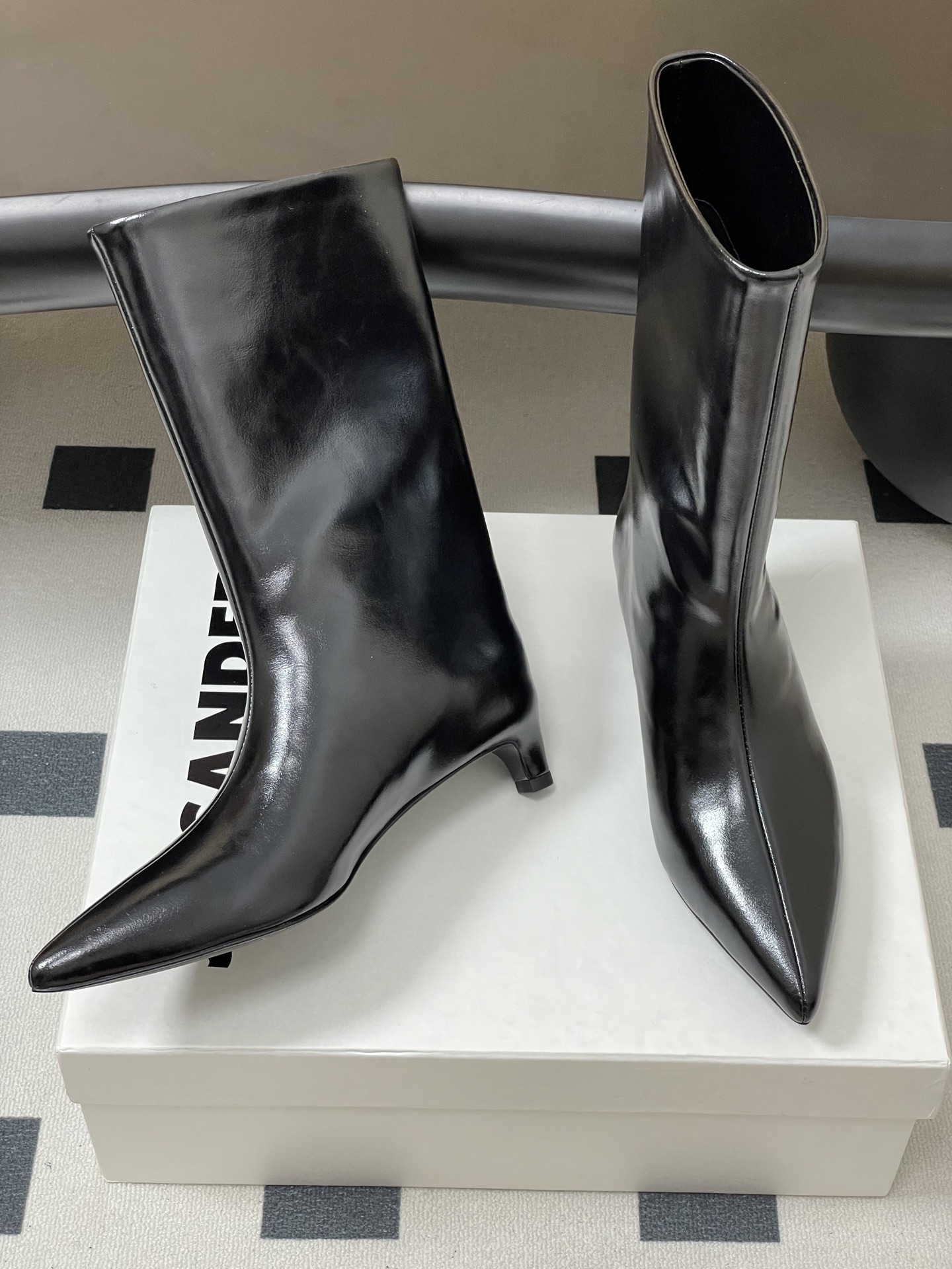 Jil Sander’s Chic Sheepskin Boots Collection for Autumn/Winter – Details and Features - 图片 6