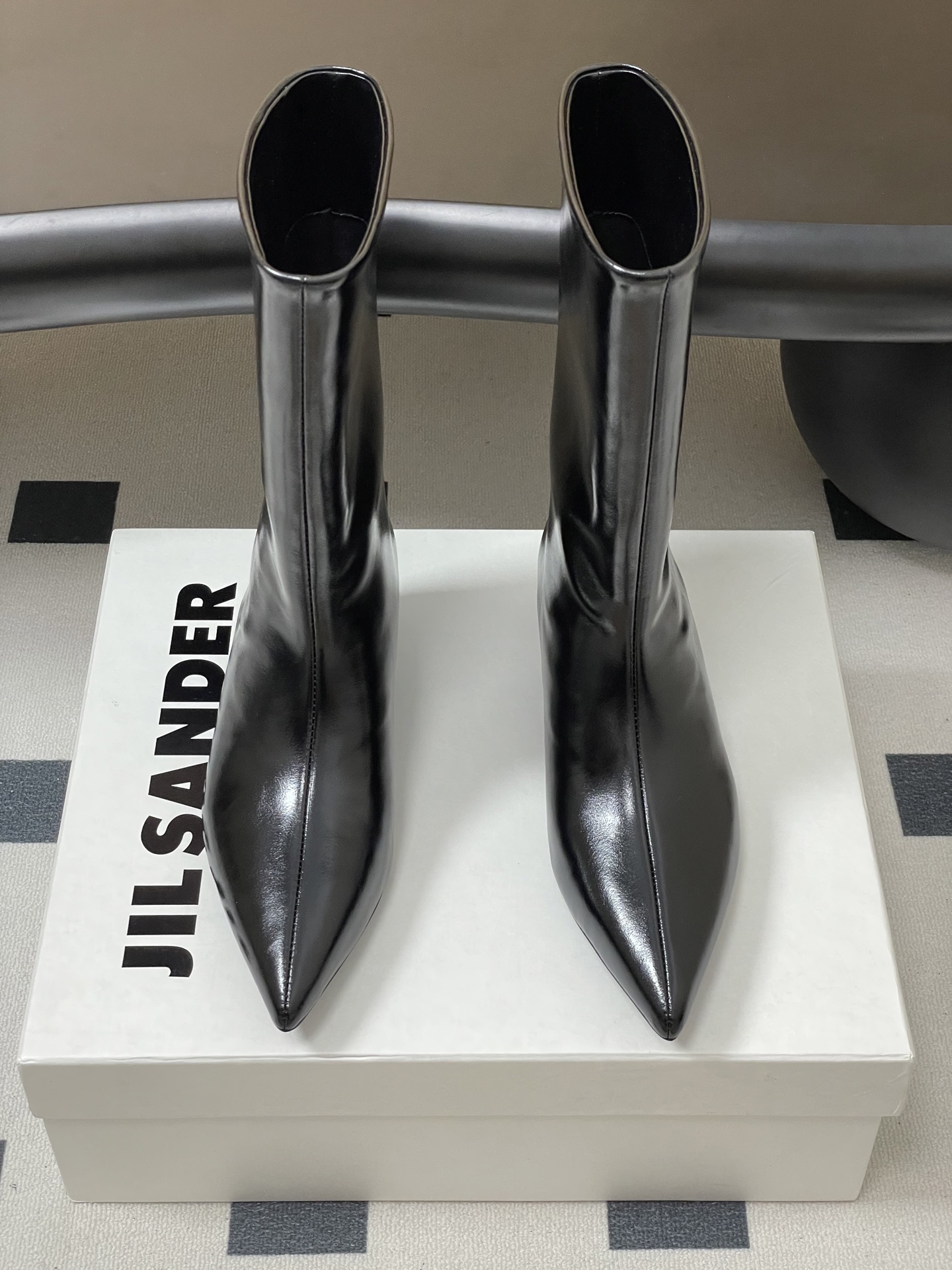 Jil Sander’s Chic Sheepskin Boots Collection for Autumn/Winter – Details and Features - 图片 5