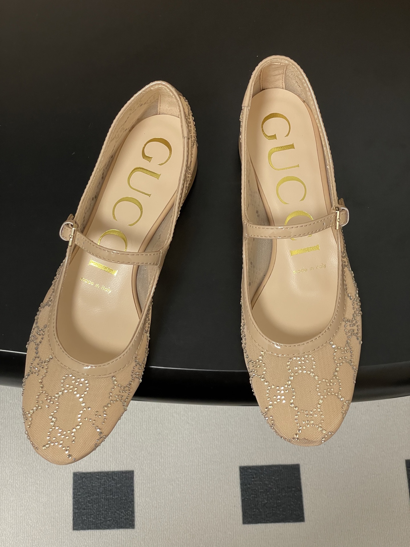 New Gucci Mary Jane Shoes: Sweet, Mysterious, and Stylish Design - 图片 2