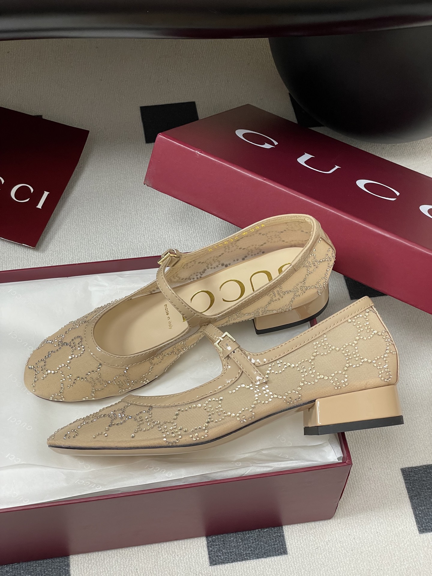 New Gucci Mary Jane Shoes: Sweet, Mysterious, and Stylish Design - 图片 4