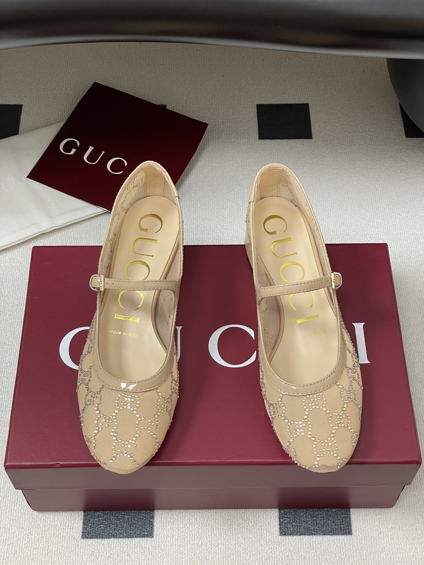 New Gucci Mary Jane Shoes: Sweet, Mysterious, and Stylish Design - 图片 5