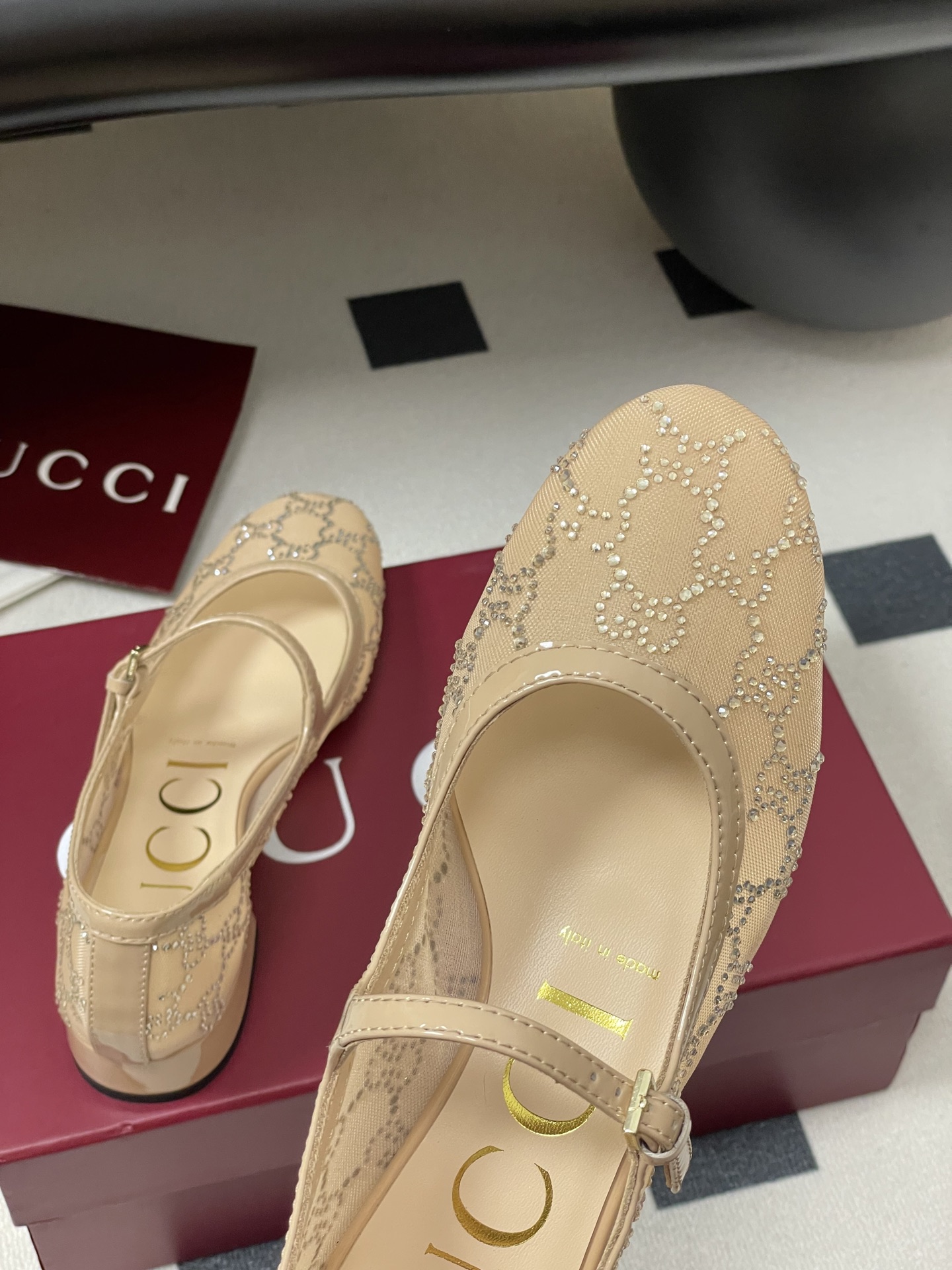 New Gucci Mary Jane Shoes: Sweet, Mysterious, and Stylish Design - 图片 9
