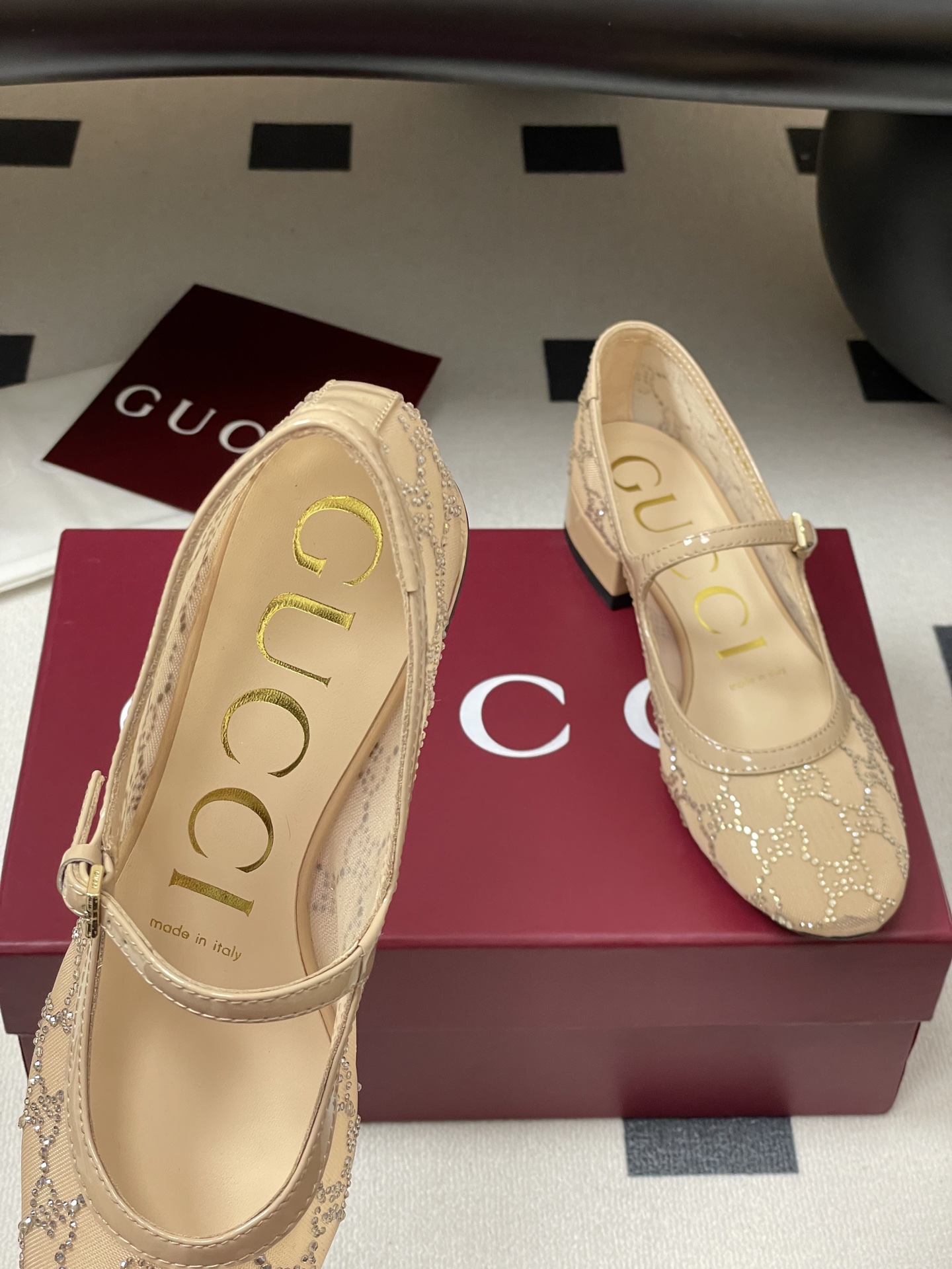 New Gucci Mary Jane Shoes: Sweet, Mysterious, and Stylish Design - 图片 7