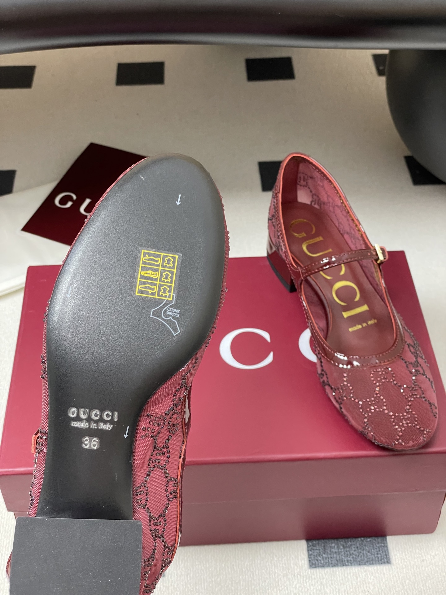New Gucci Mary Jane Shoes: Sweet, Mysterious, and Stylish with GG Crystal Details - 图片 8