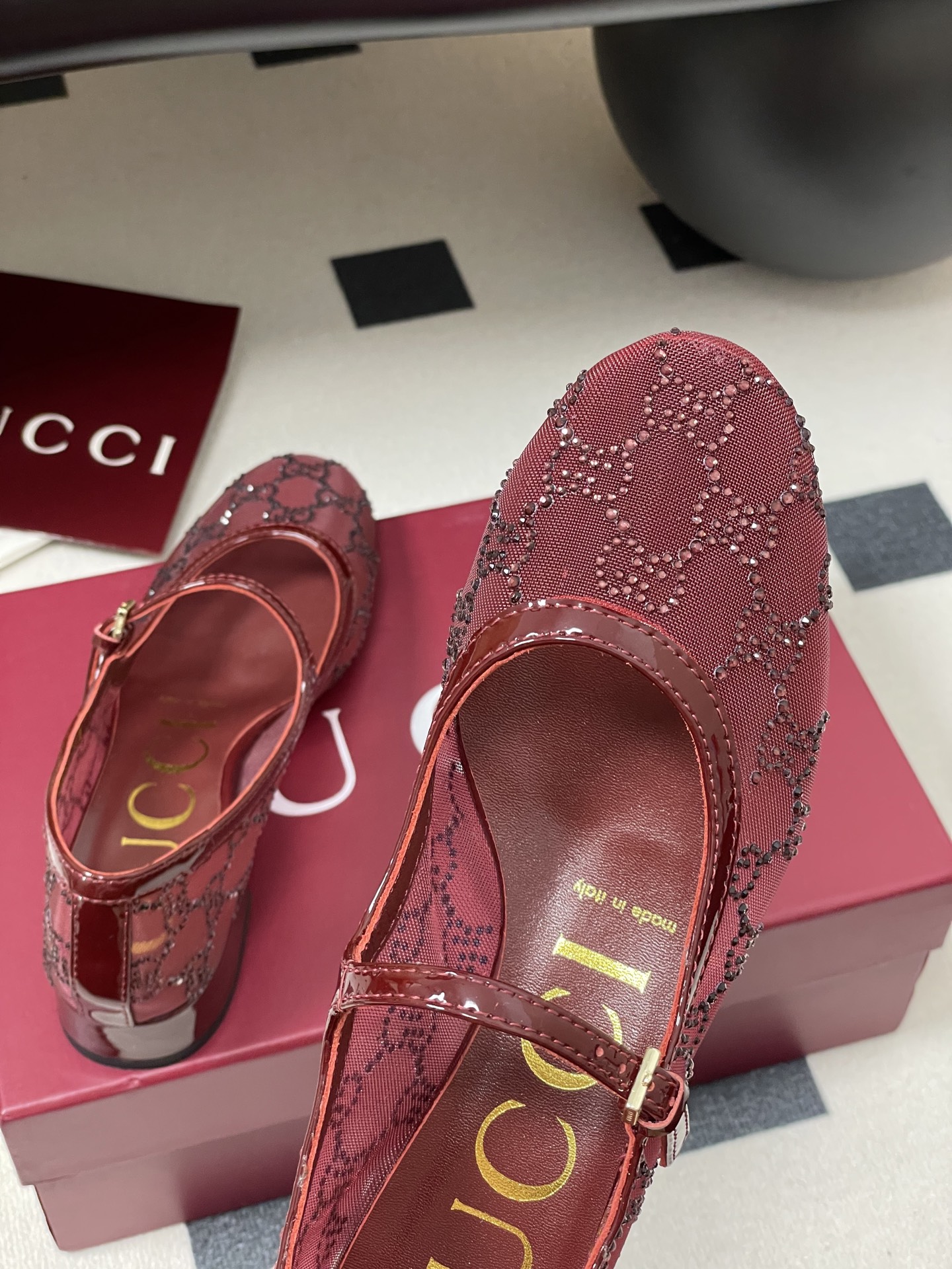 New Gucci Mary Jane Shoes: Sweet, Mysterious, and Stylish with GG Crystal Details - 图片 9