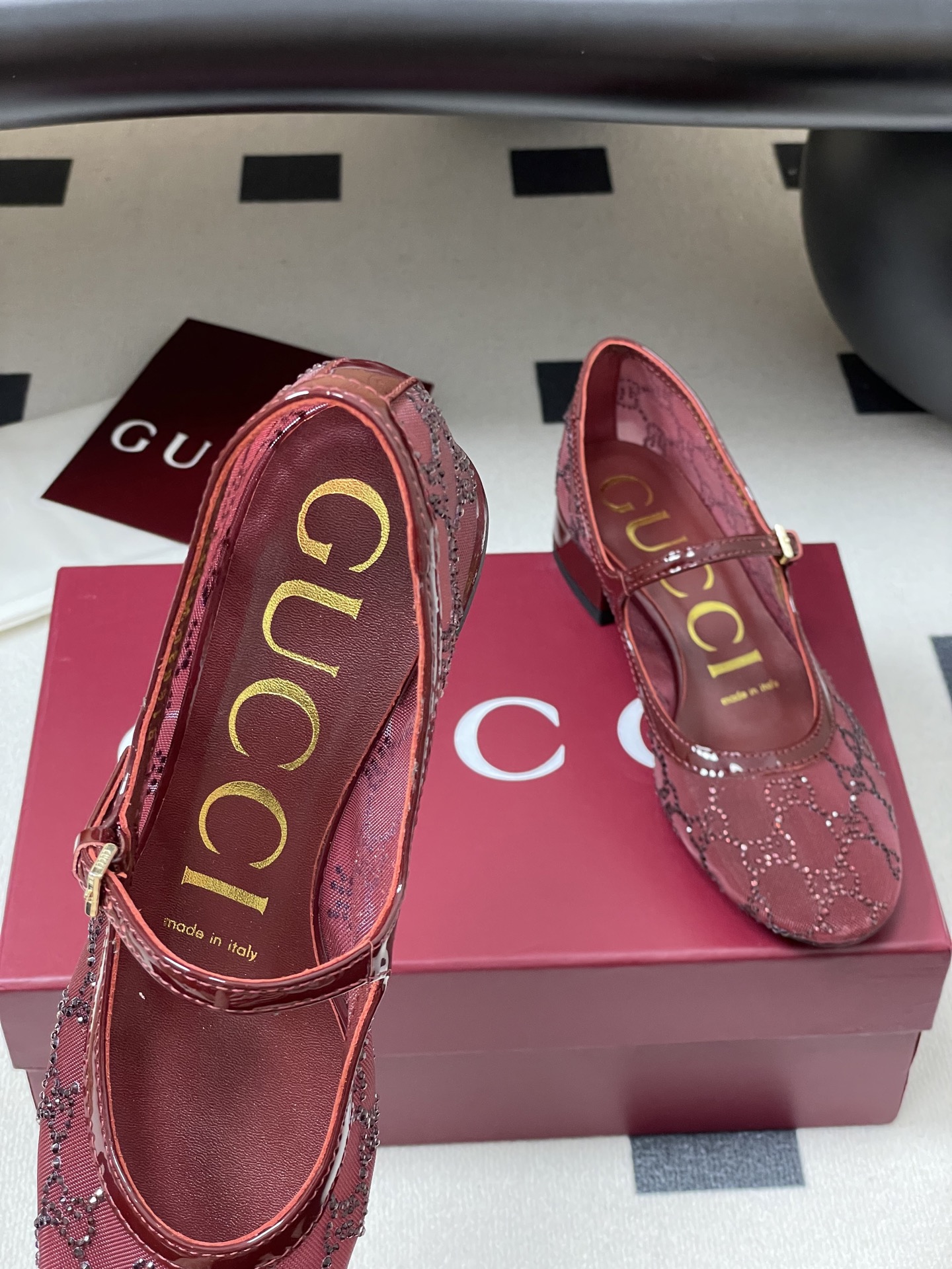 New Gucci Mary Jane Shoes: Sweet, Mysterious, and Stylish with GG Crystal Details - 图片 7