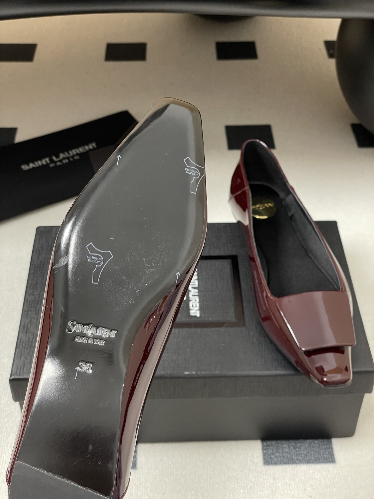 “Saint Laurent 2025 Ballet Flats: Top Quality YSL Shoes in Cowhide and Italian Leather” - 图片 8
