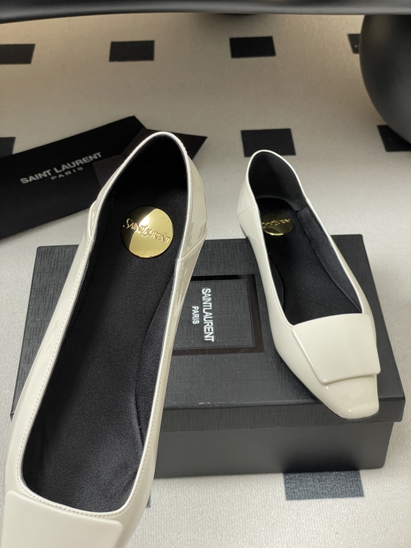 “YSL Saint-Lorland 2025 Ballerina Plaster Flats with CASSANDRE Logo – Top Quality Shoes” - 图片 7