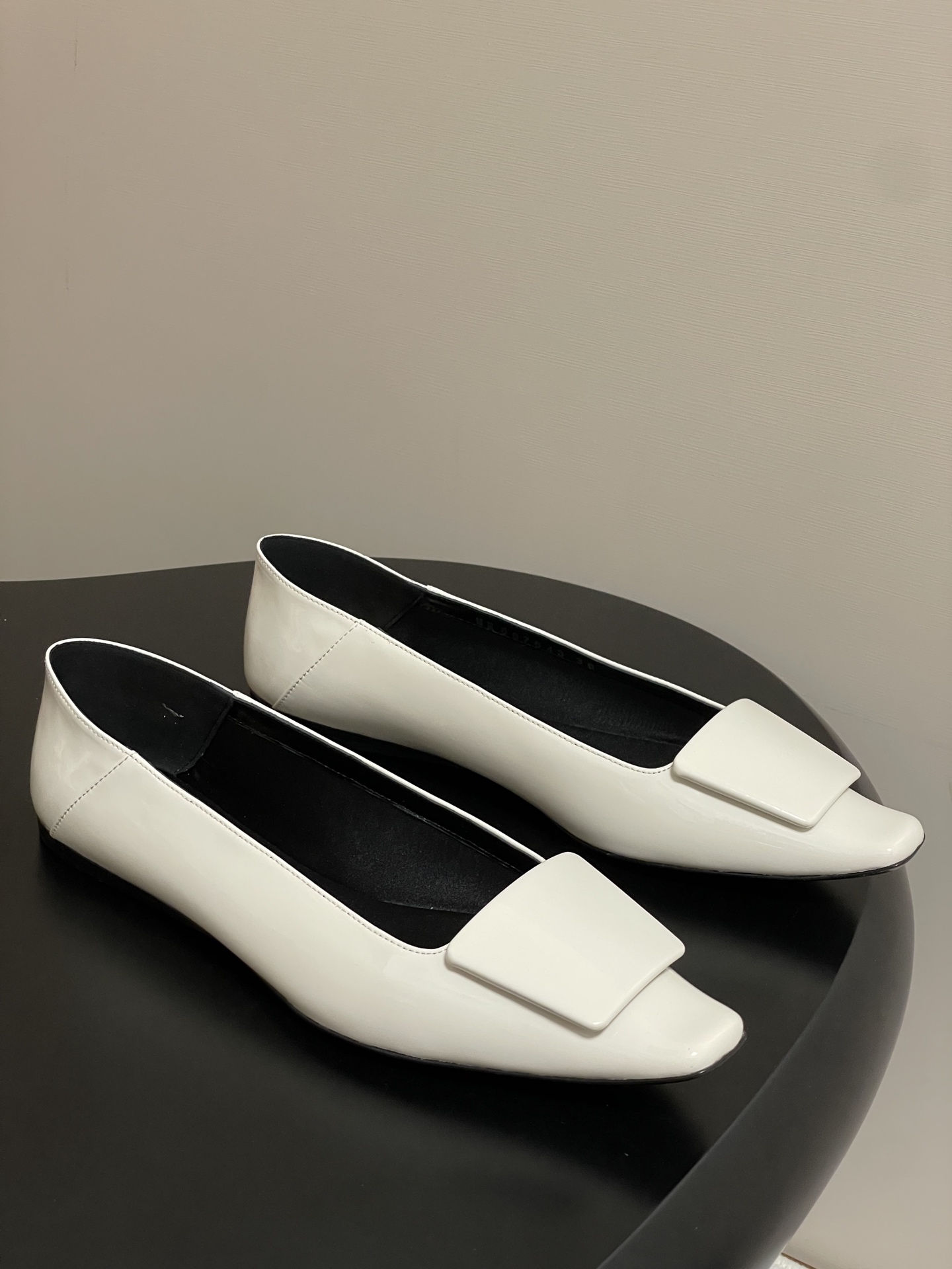 “YSL Saint-Lorland 2025 Ballerina Plaster Flats with CASSANDRE Logo – Top Quality Shoes” - 图片 1