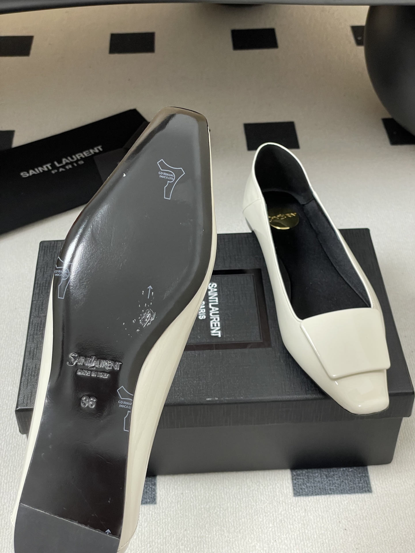 “YSL Saint-Lorland 2025 Ballerina Plaster Flats with CASSANDRE Logo – Top Quality Shoes” - 图片 8