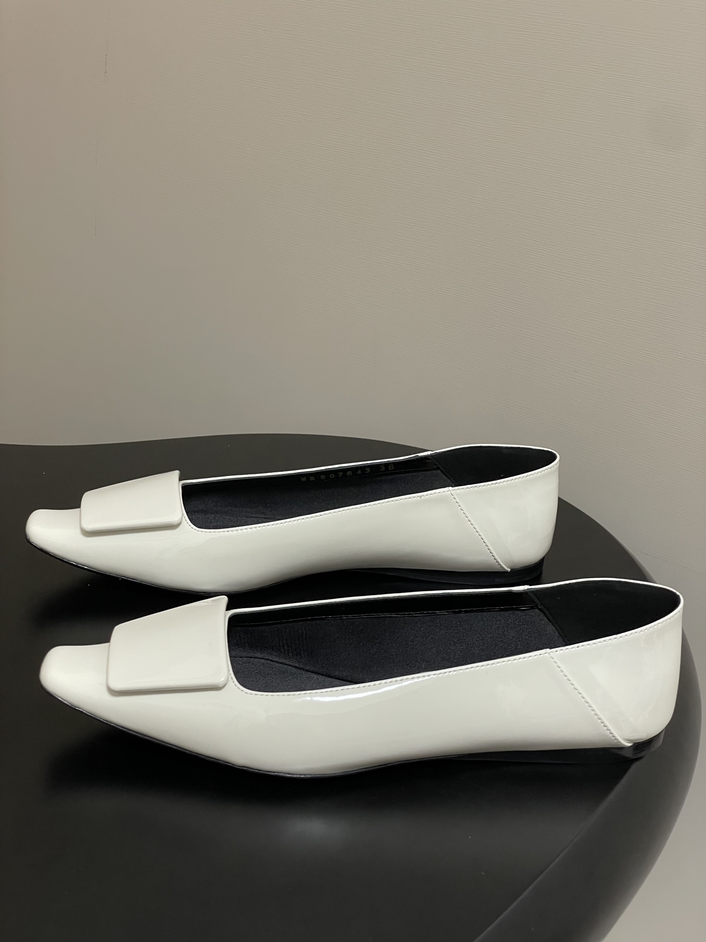 “YSL Saint-Lorland 2025 Ballerina Plaster Flats with CASSANDRE Logo – Top Quality Shoes” - 图片 3