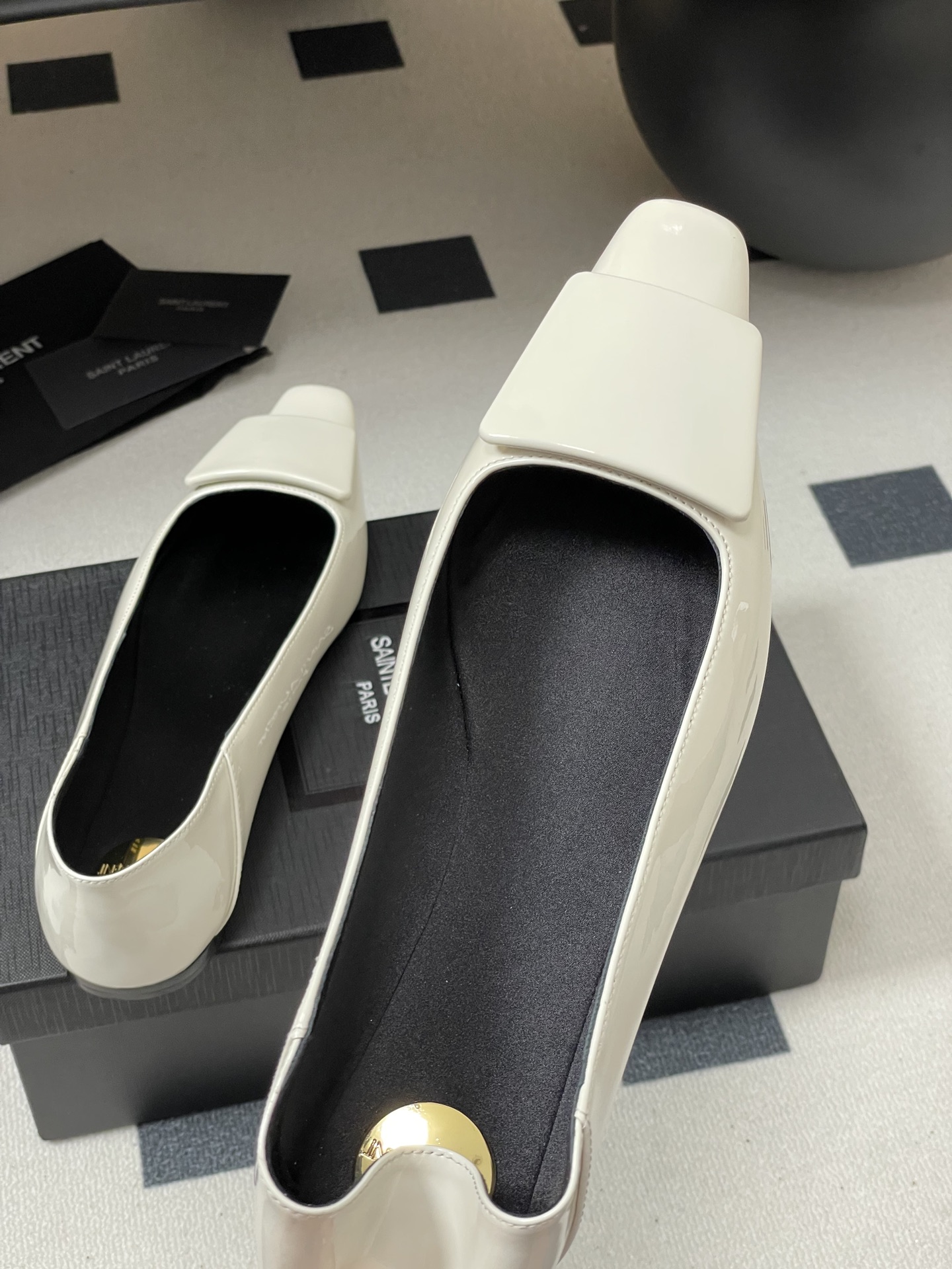 “YSL Saint-Lorland 2025 Ballerina Plaster Flats with CASSANDRE Logo – Top Quality Shoes” - 图片 9