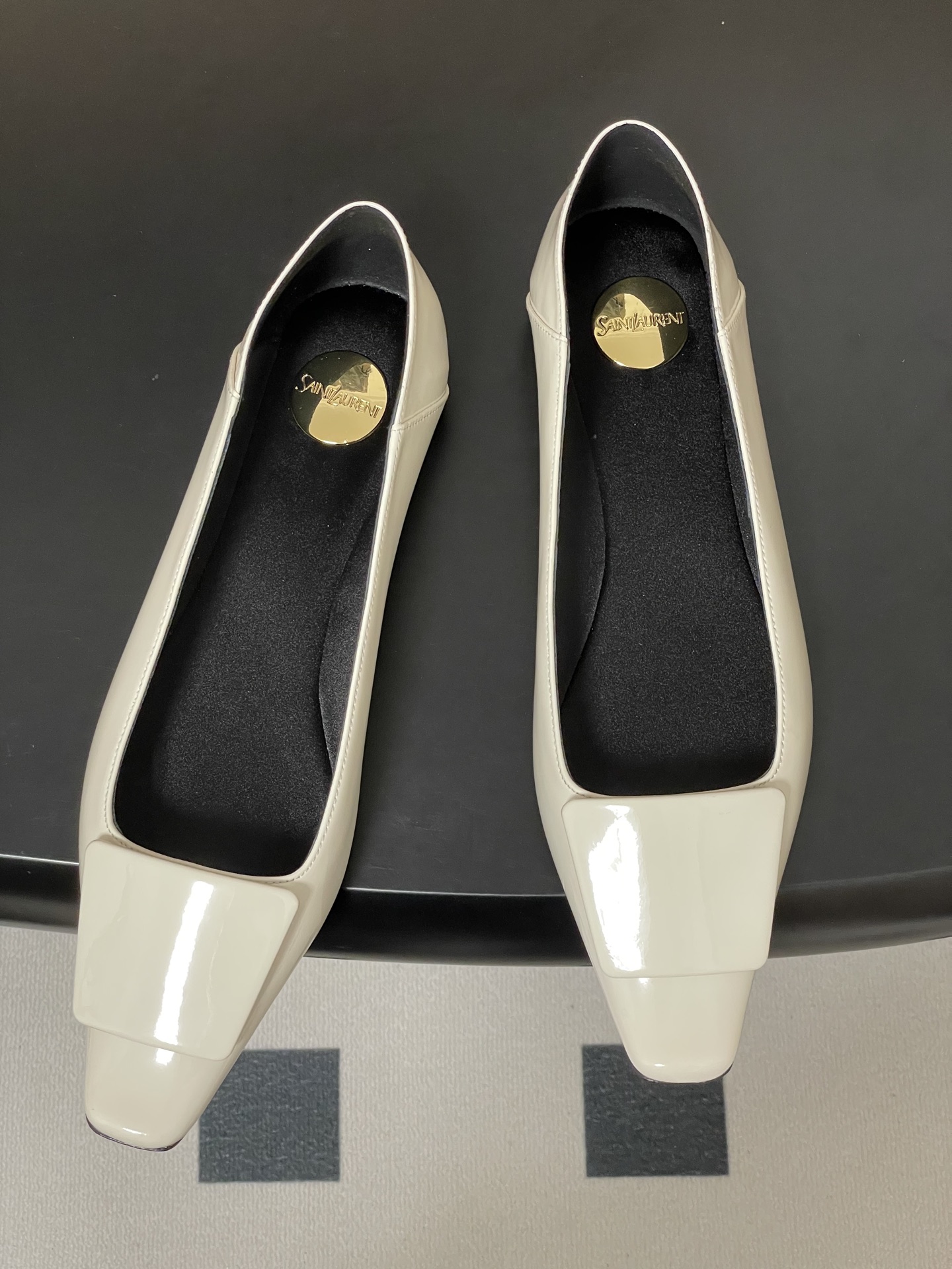 “YSL Saint-Lorland 2025 Ballerina Plaster Flats with CASSANDRE Logo – Top Quality Shoes” - 图片 2