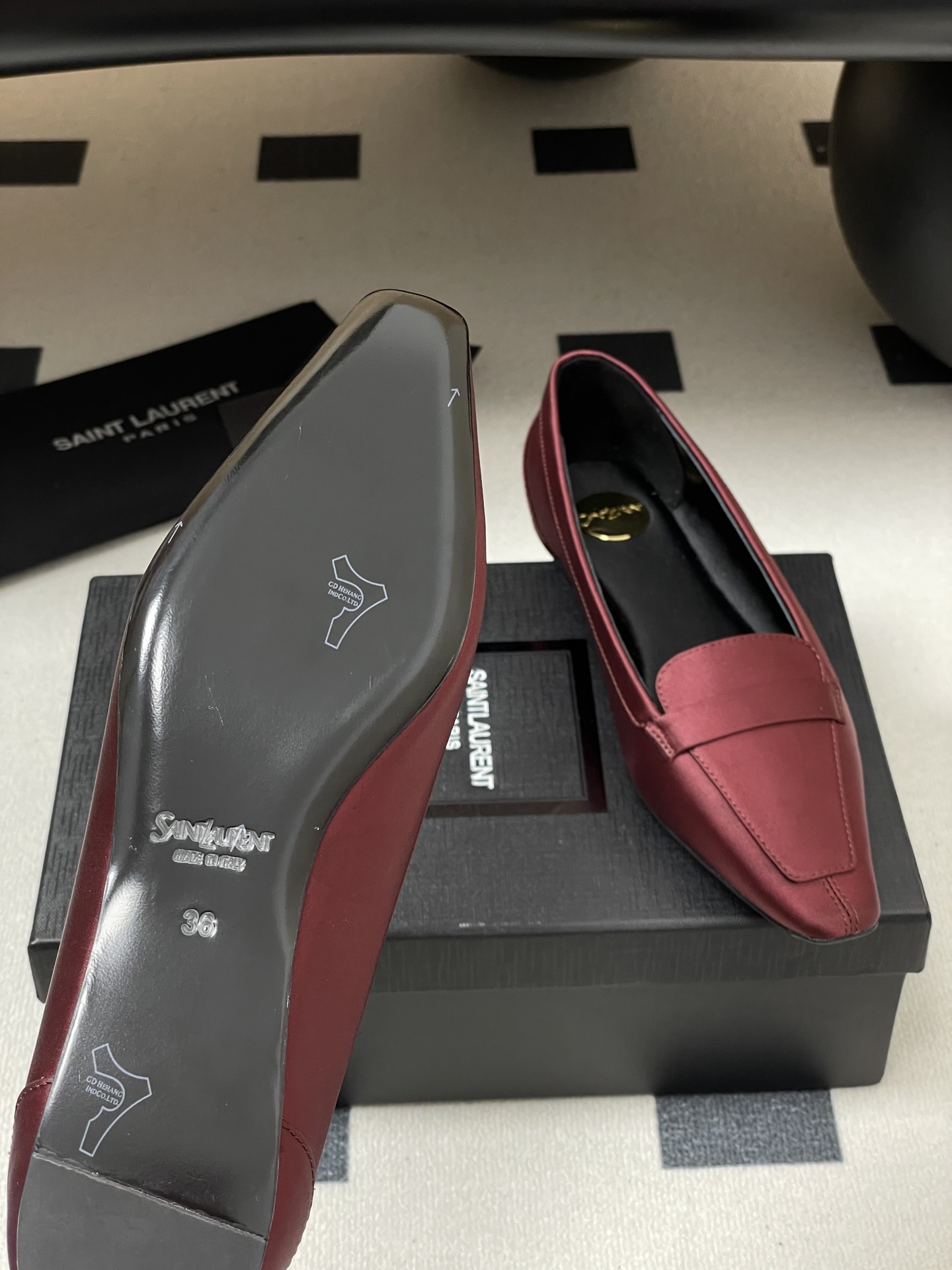 Saint Laurent 25th Anniversary Ballerina Shoes with Silk and Leather, featuring YSL logo and Cassandre detail. Sizes 35-39. - 图片 8