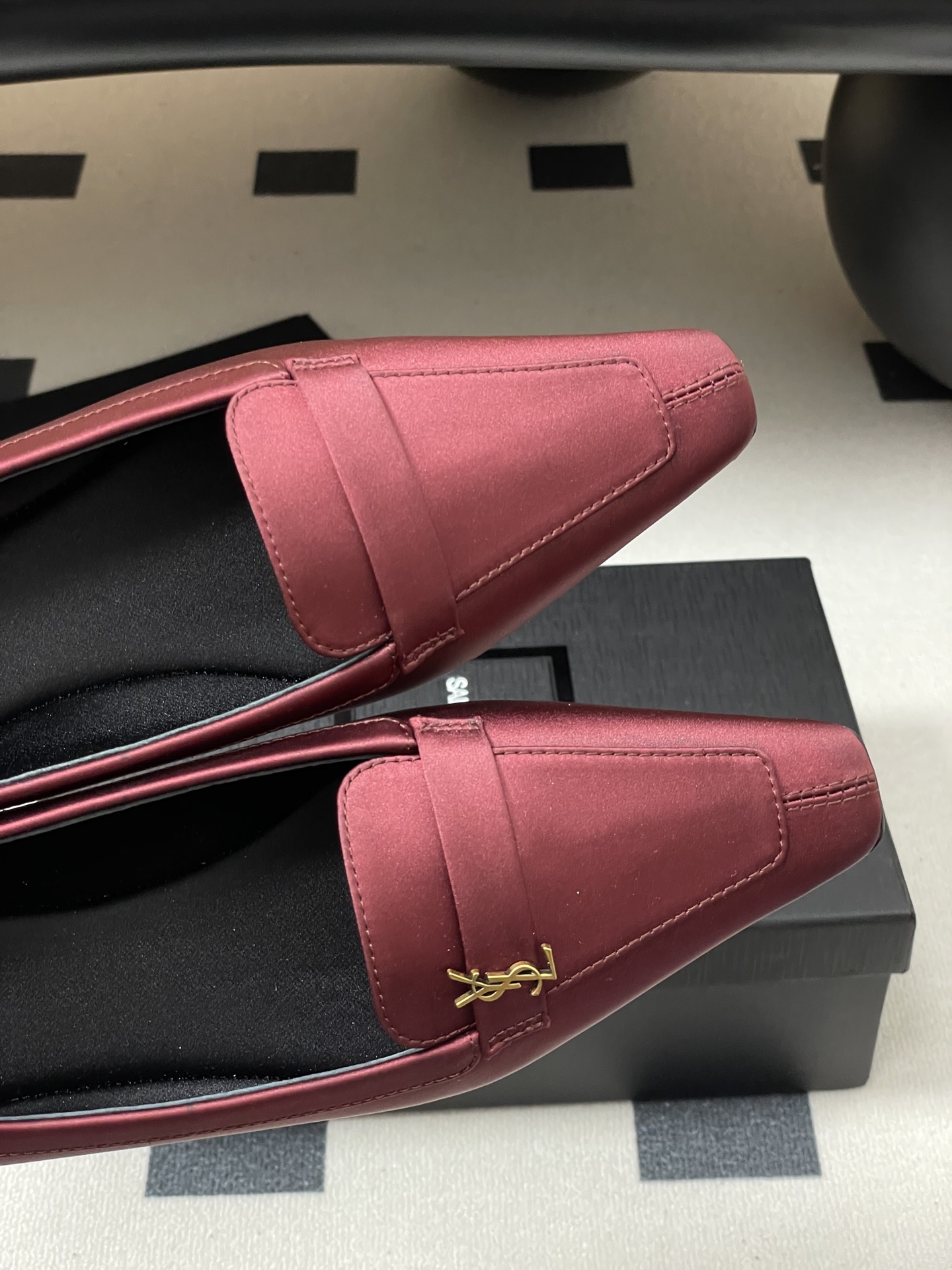 Saint Laurent 25th Anniversary Ballerina Shoes with Silk and Leather, featuring YSL logo and Cassandre detail. Sizes 35-39. - 图片 9