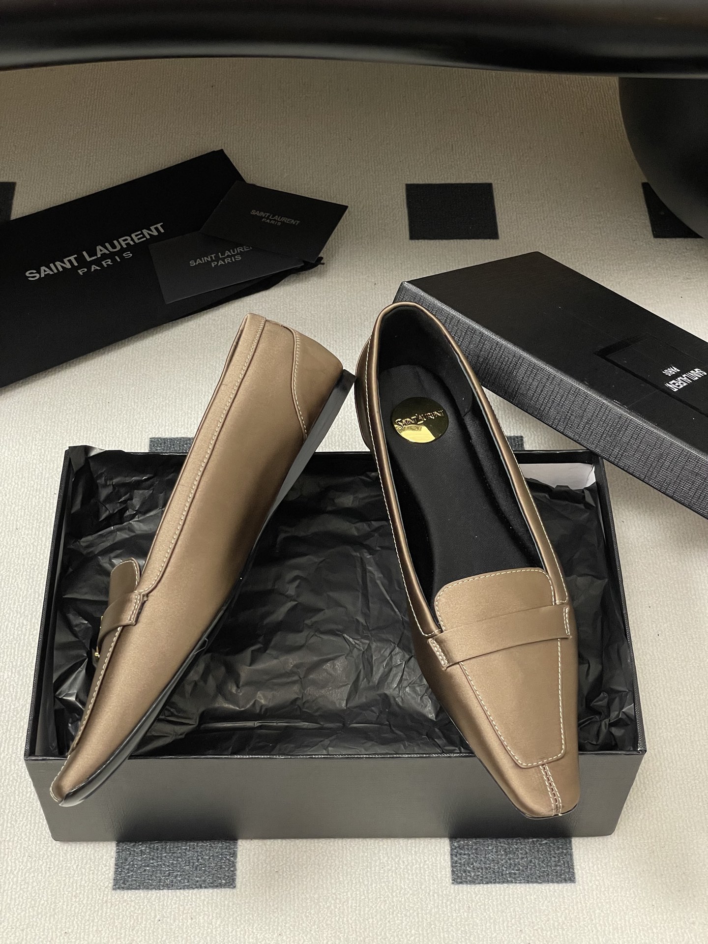 “Saint Laurent Silk Ballerina Shoes with Cassandre Logo – Top Quality Leather and Real Silk” - 图片 6